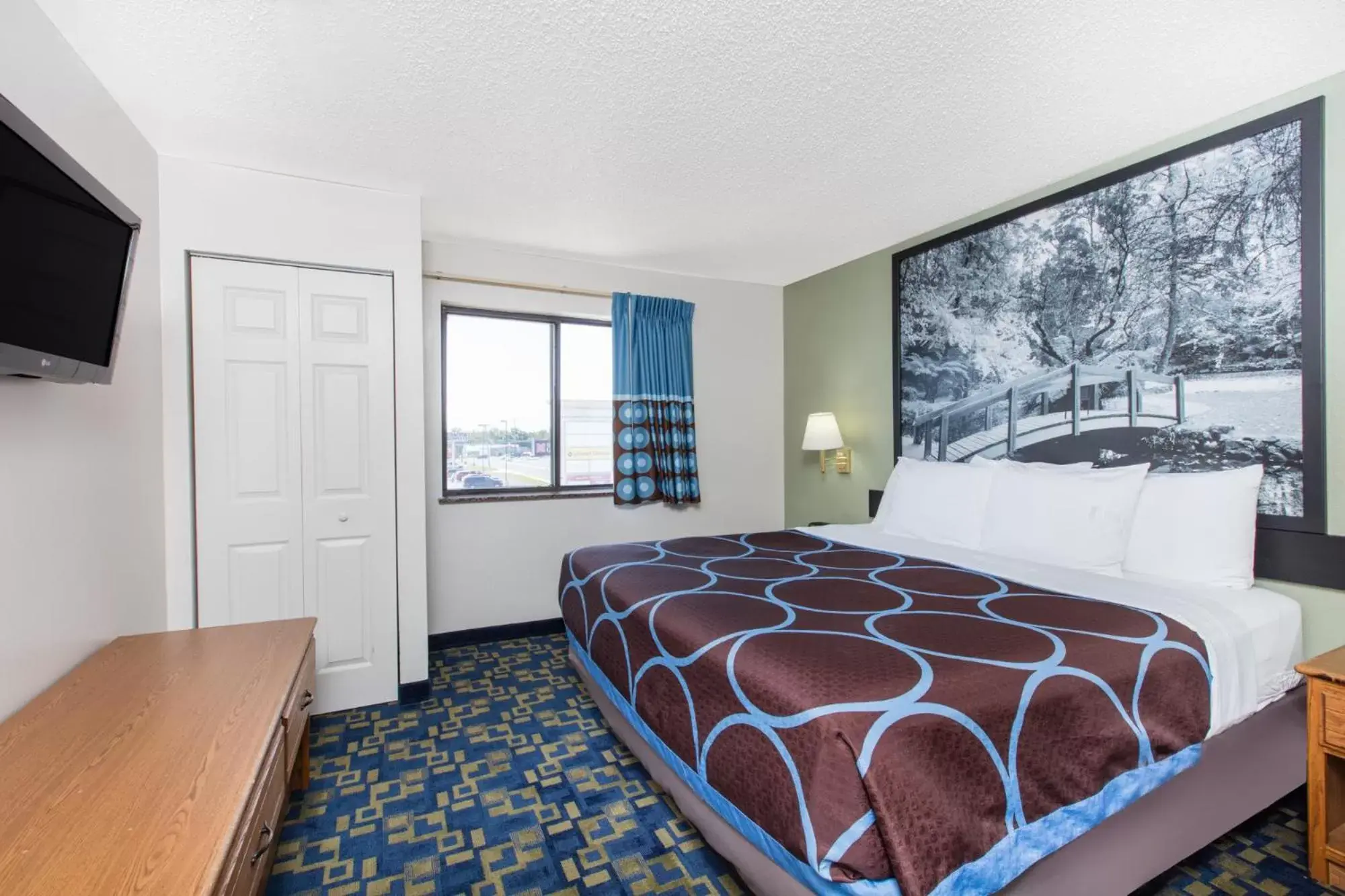 Bedroom, Bed in Super 8 by Wyndham Aberdeen MD