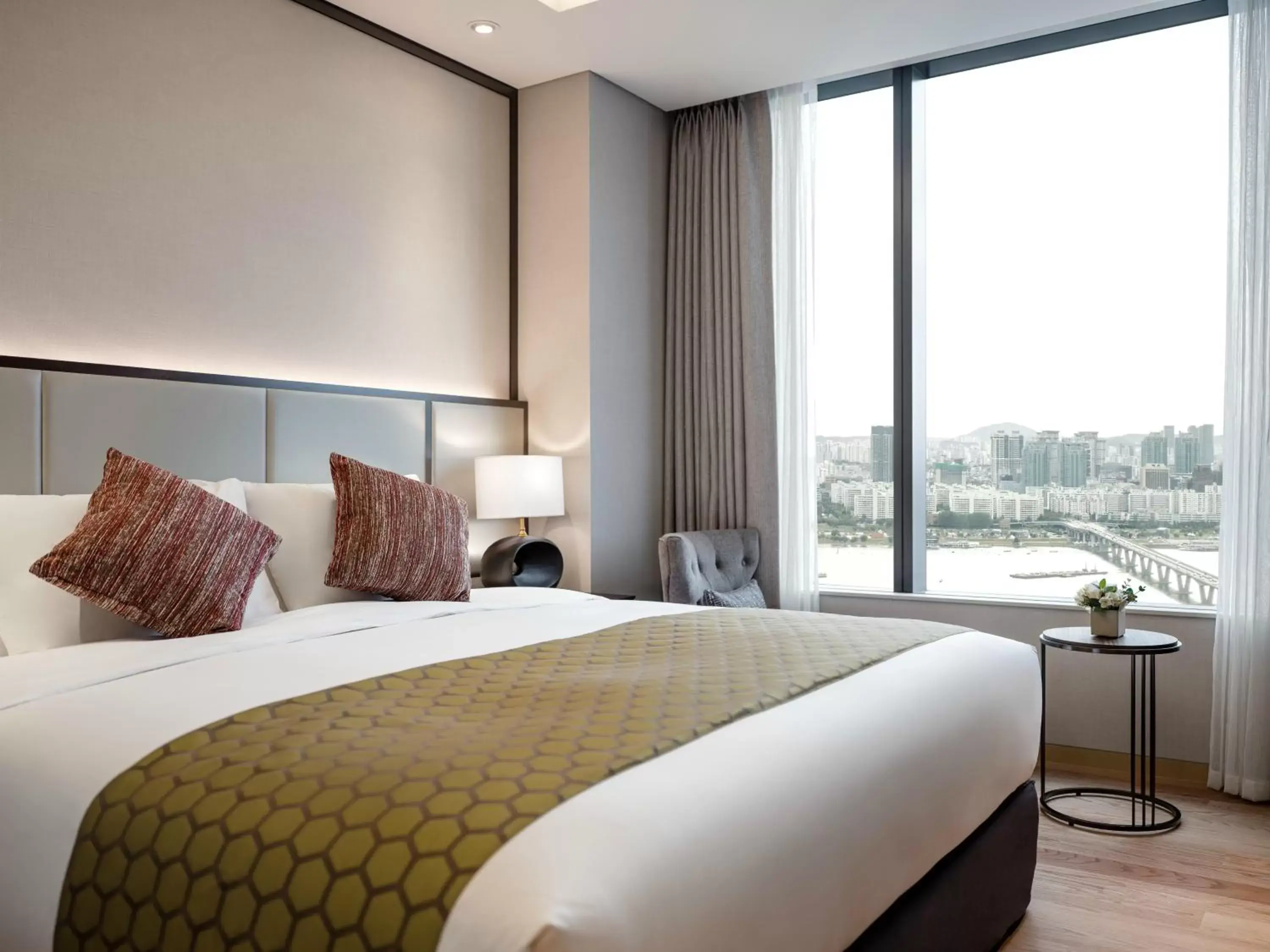 Bedroom, Bed in Grand Mercure Ambassador Hotel and Residences Seoul Yongsan