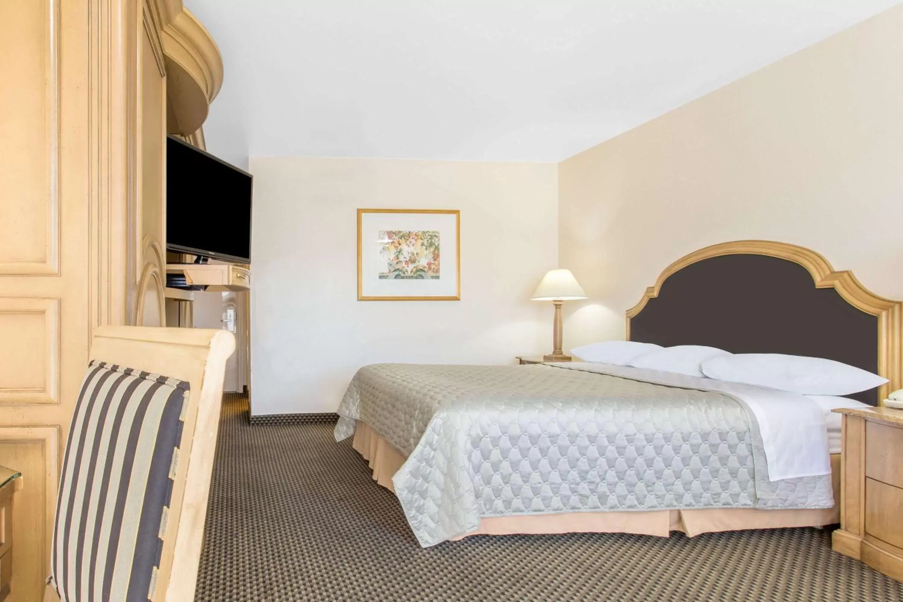 Photo of the whole room, Bed in Days Inn by Wyndham Modesto Photo of the whole room, Bed in Days Inn by Wyndham Modesto