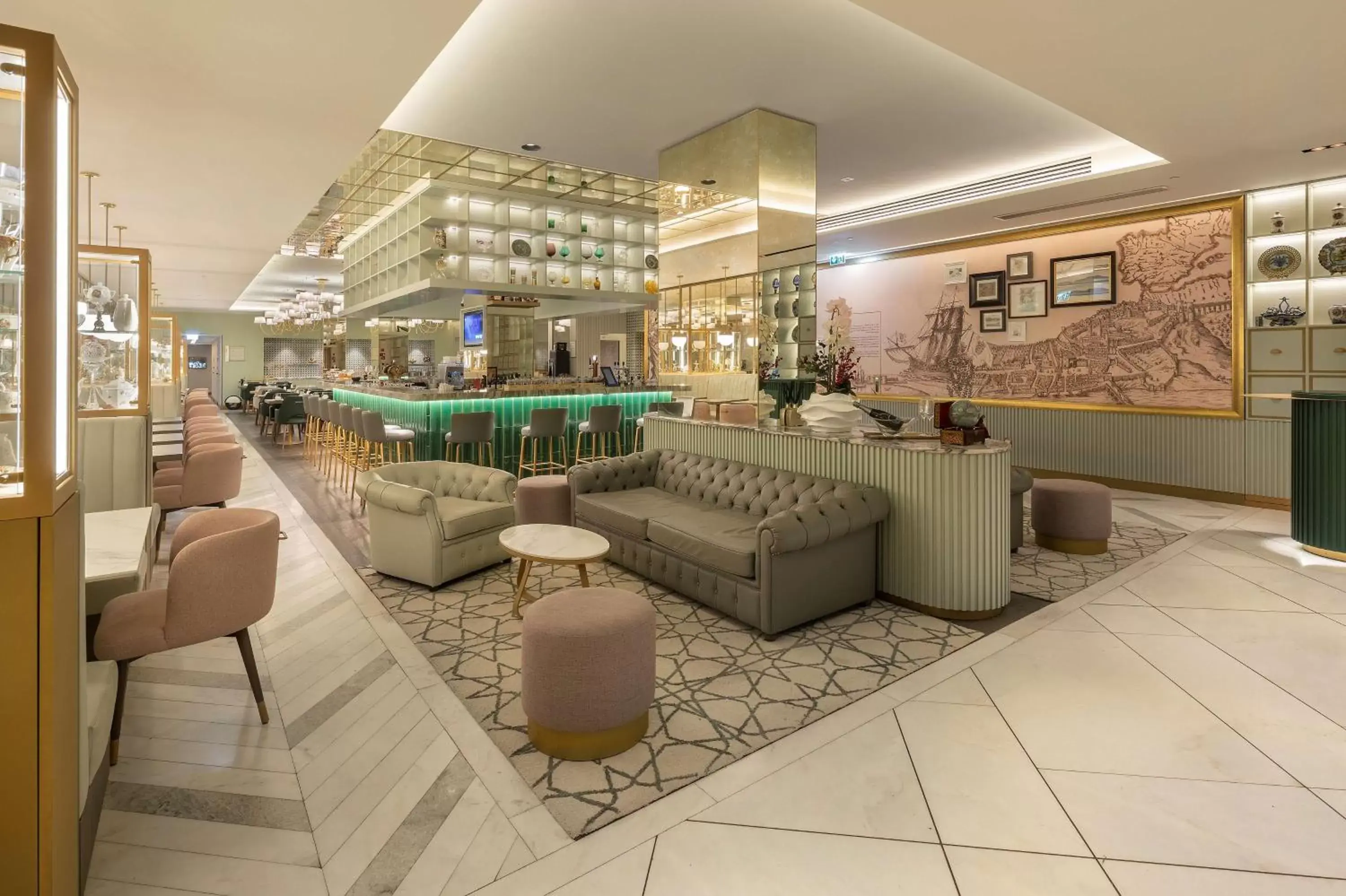 Lounge or bar, Lobby/Reception in The Emerald House Lisbon - Curio Collection By Hilton