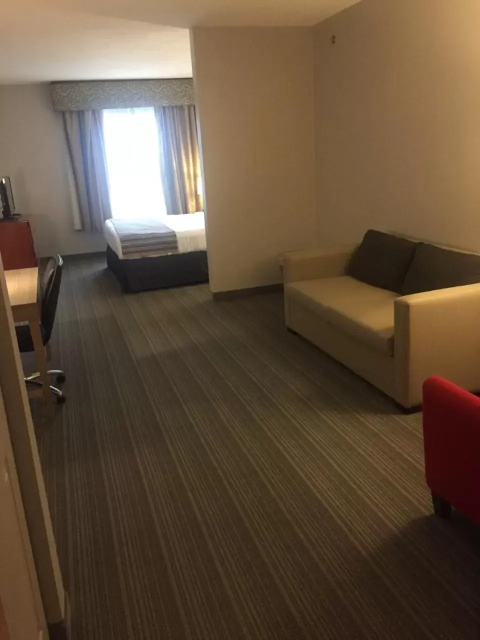 Bed, Seating Area in Country Inn & Suites by Radisson, Brockton (Boston), MA