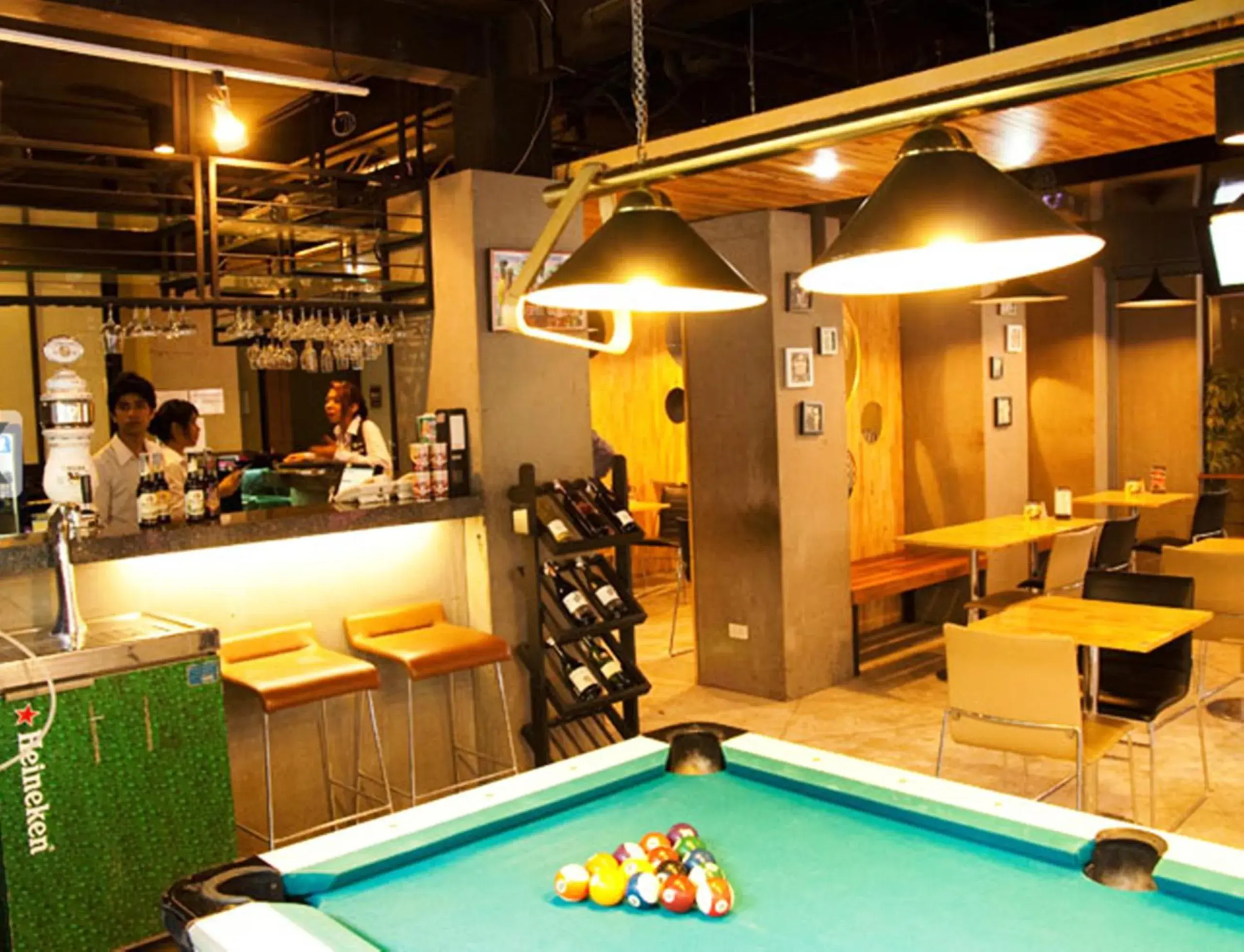 Restaurant/places to eat, Billiards in Ten Stars Hotel Pratunam
