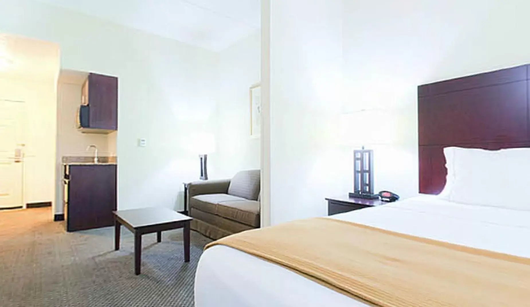 Bedroom, Bed in Holiday Inn Express & Suites Chicago West-O'Hare Arpt Area , an IHG Hotel