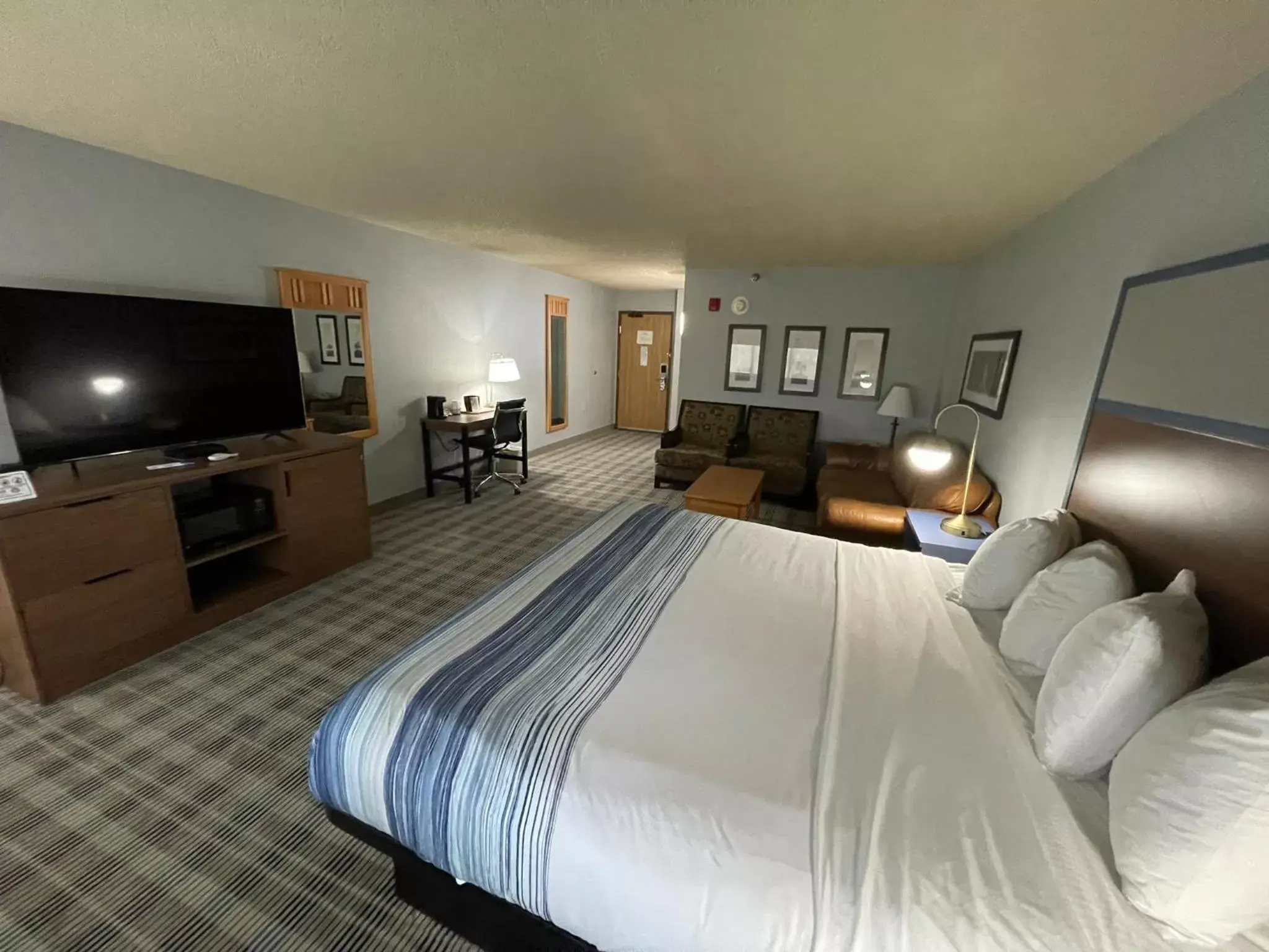Photo of the whole room, TV/Entertainment Center in AmericInn by Wyndham Sayre