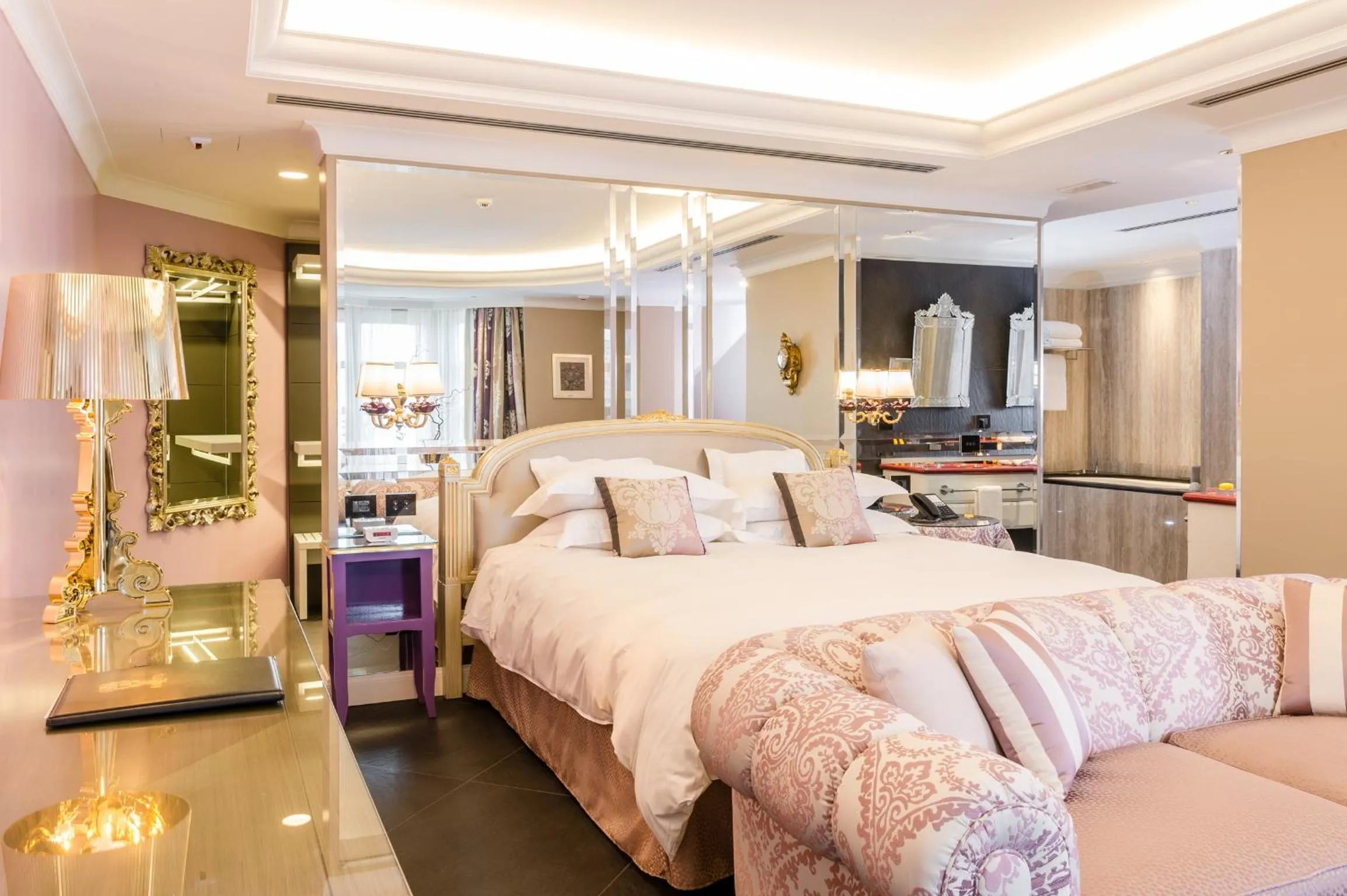 Superior Suite with Lake View in Villa e Palazzo Aminta - A Leading Hotel of The World