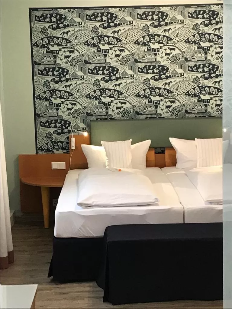 Photo of the whole room, Bed in Flair Hotel zum Storchen