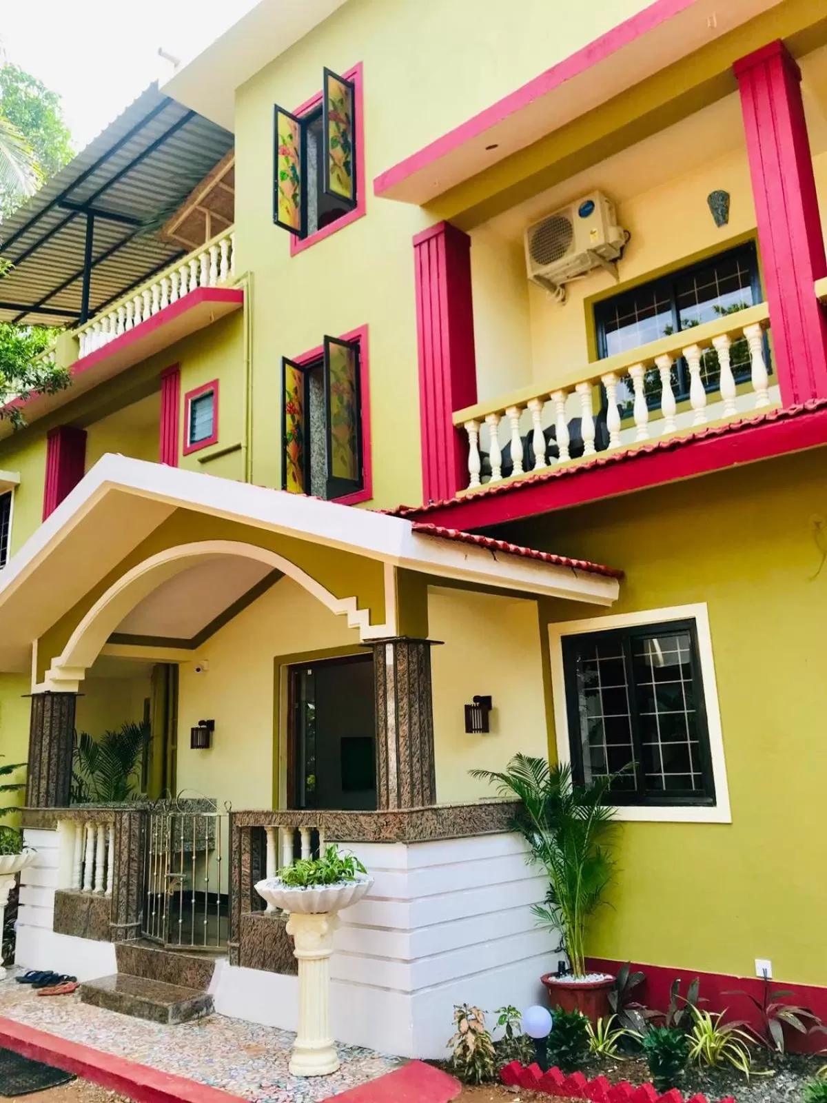 Property building in LaligurasVilla Beachside Escape - 100m to Beach