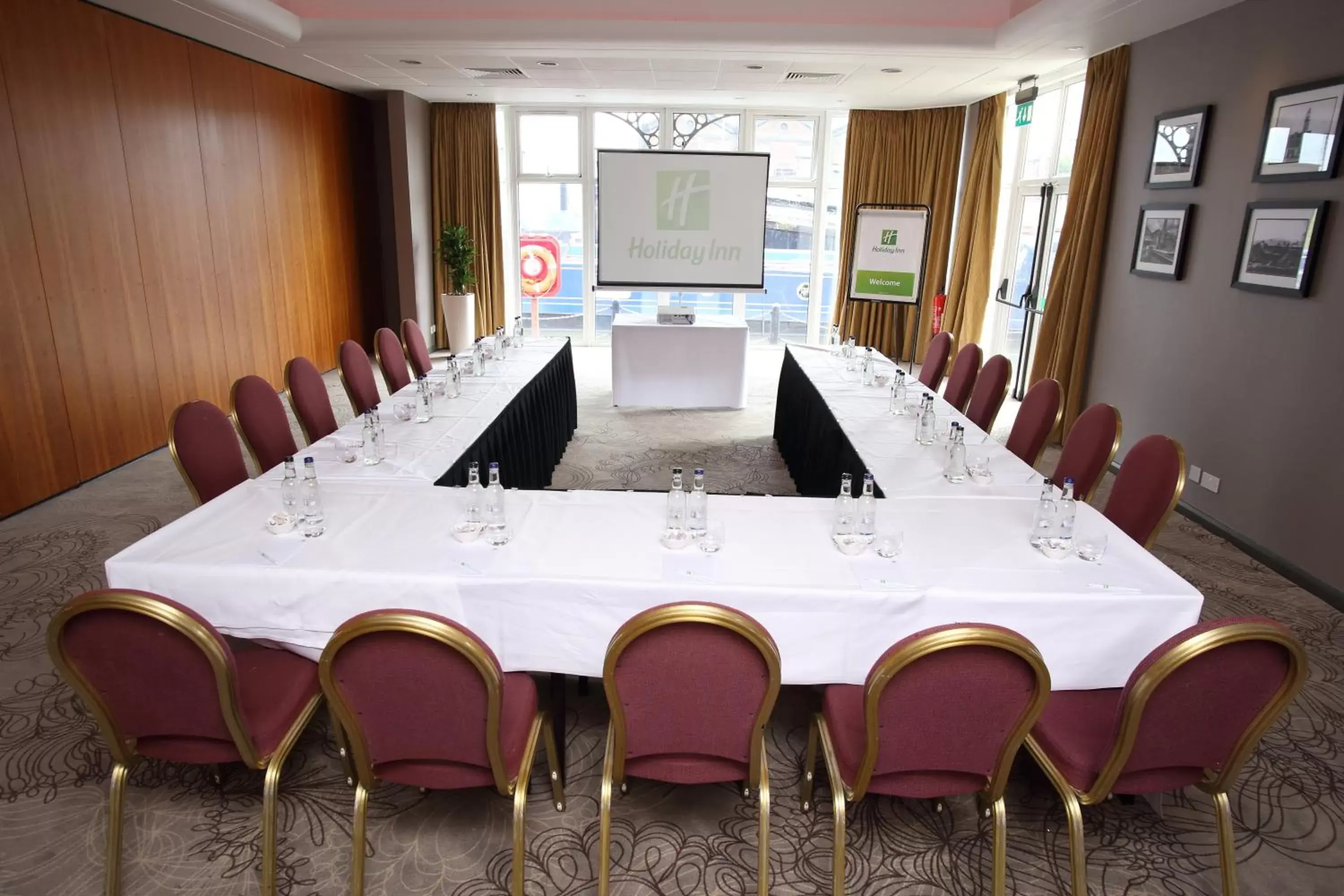 Meeting/conference room, Business Area/Conference Room in Holiday Inn Ellesmere Port/Cheshire Oaks, an IHG Hotel