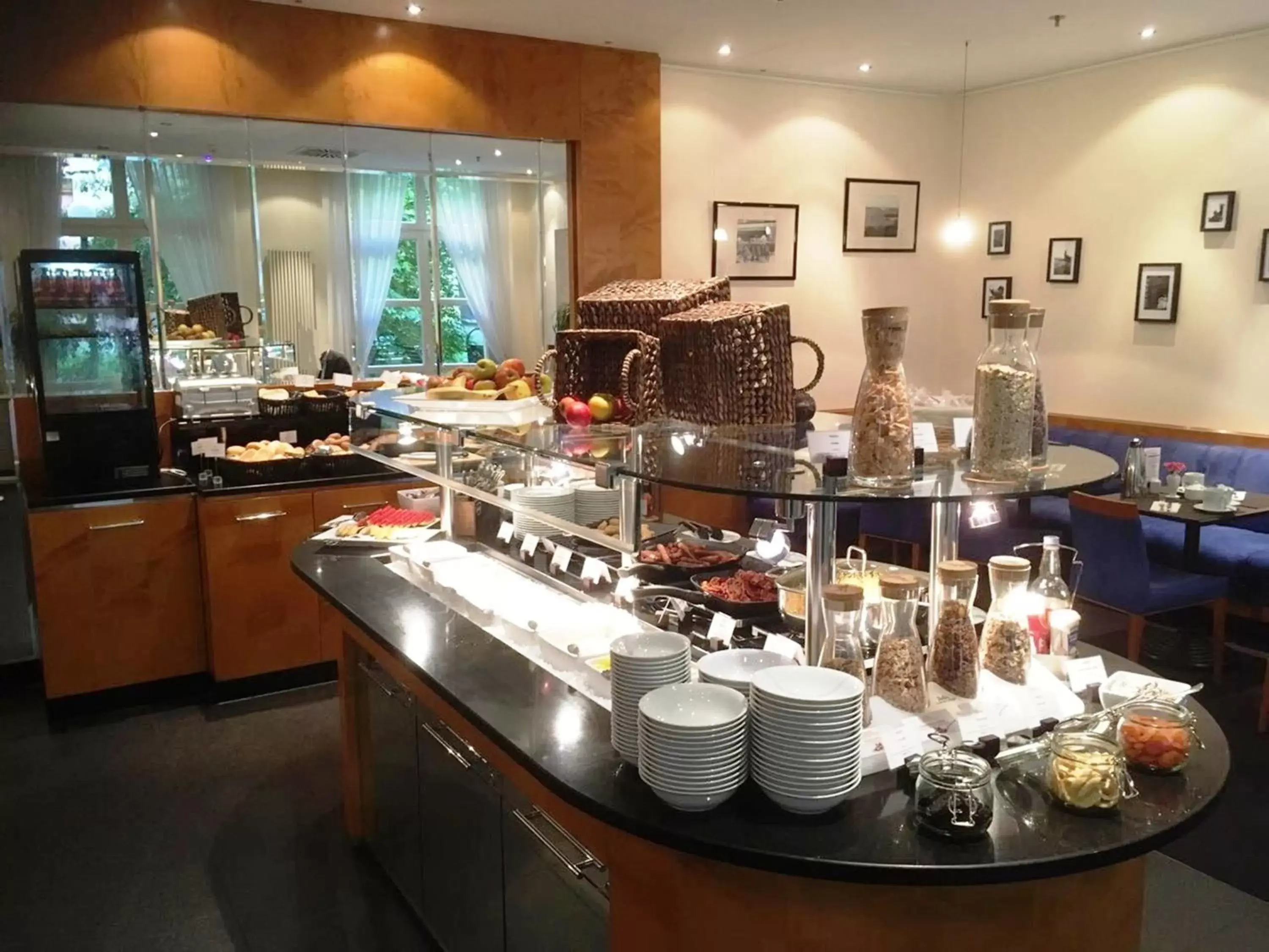 Buffet breakfast, Restaurant/Places to Eat in Mercure Hotel & Residenz Berlin Checkpoint Charlie