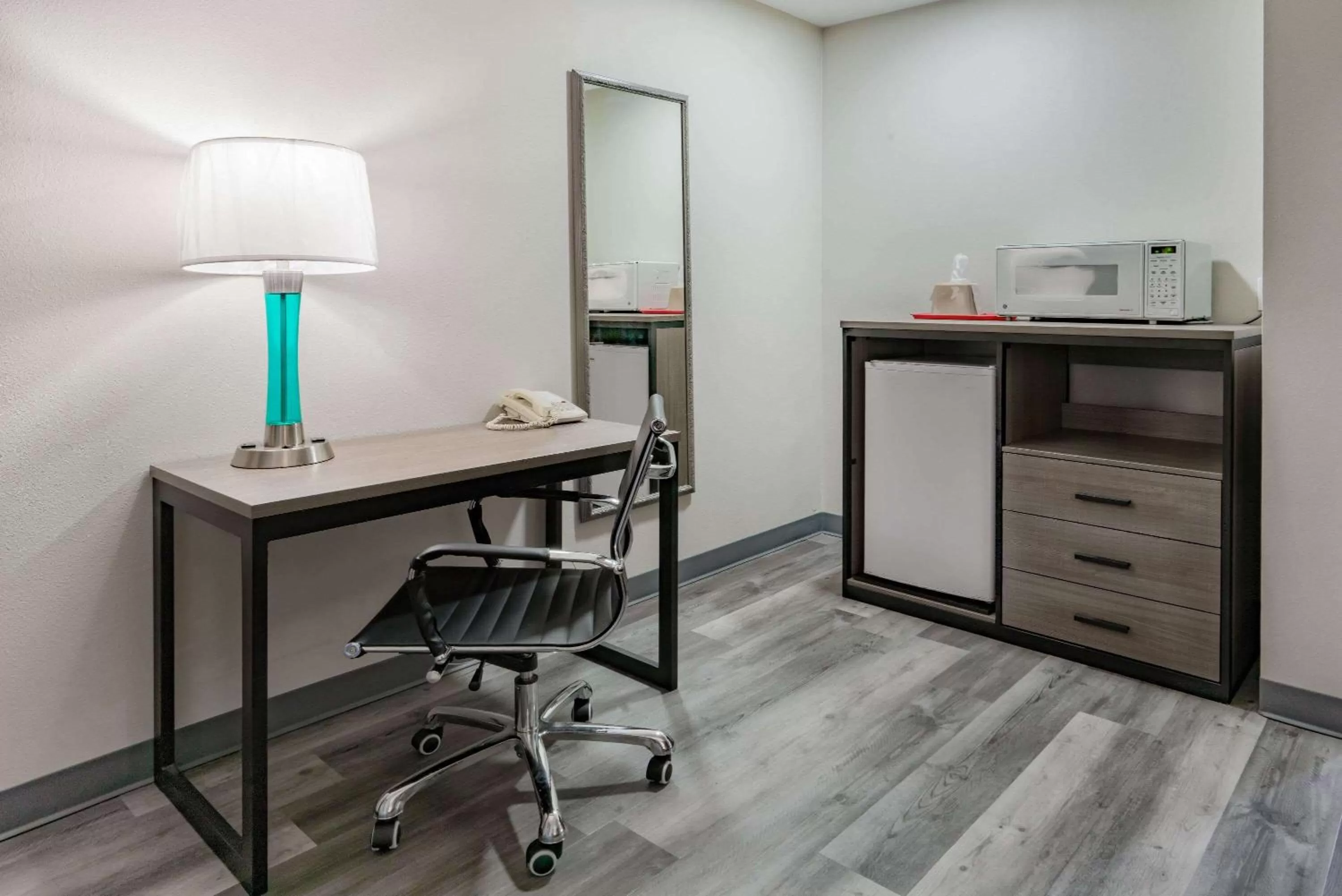 Photo of the whole room in Super 8 by Wyndham Amarillo West