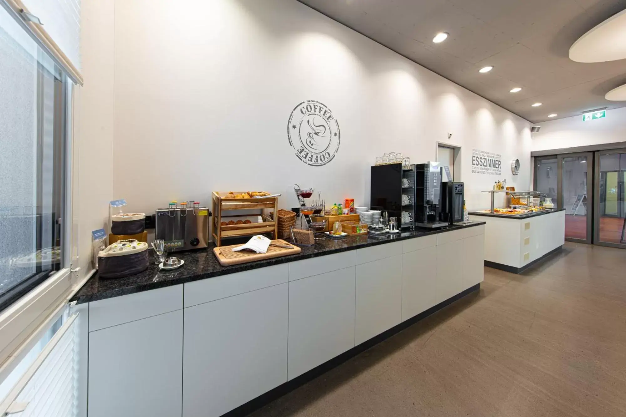 Breakfast, Kitchen/Kitchenette in Hotel Frauenfeld