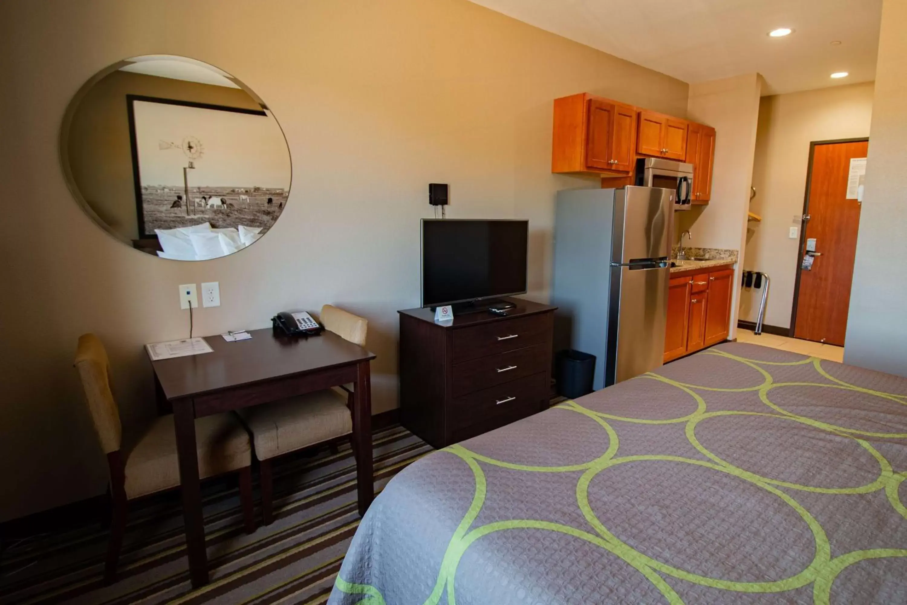 Photo of the whole room, TV/Entertainment Center in SureStay Plus Hotel by Best Western Owasso Tulsa North