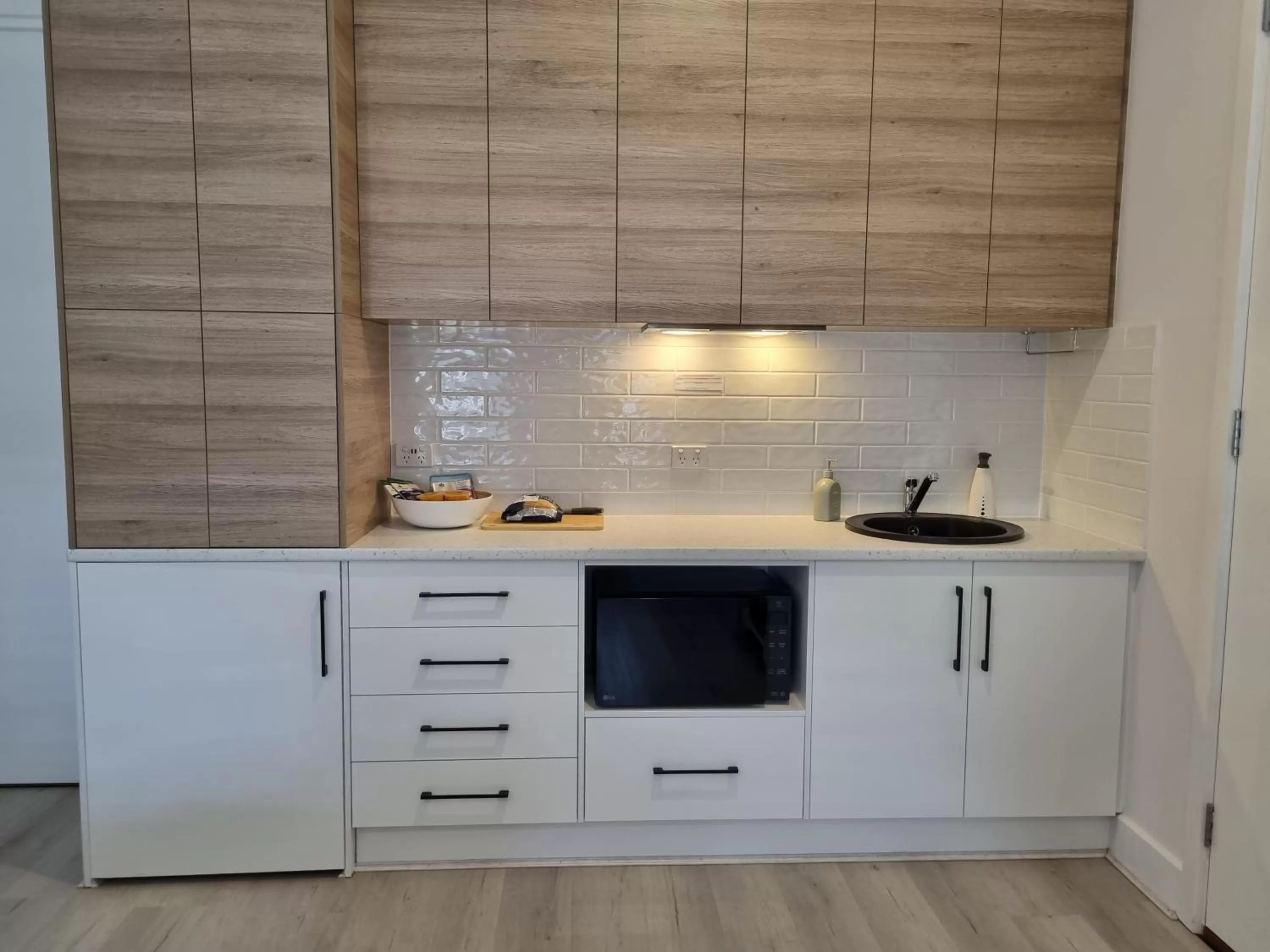 Kitchen or kitchenette, Kitchen/Kitchenette in Hampton on Washington - FREE Wifi and Netflix