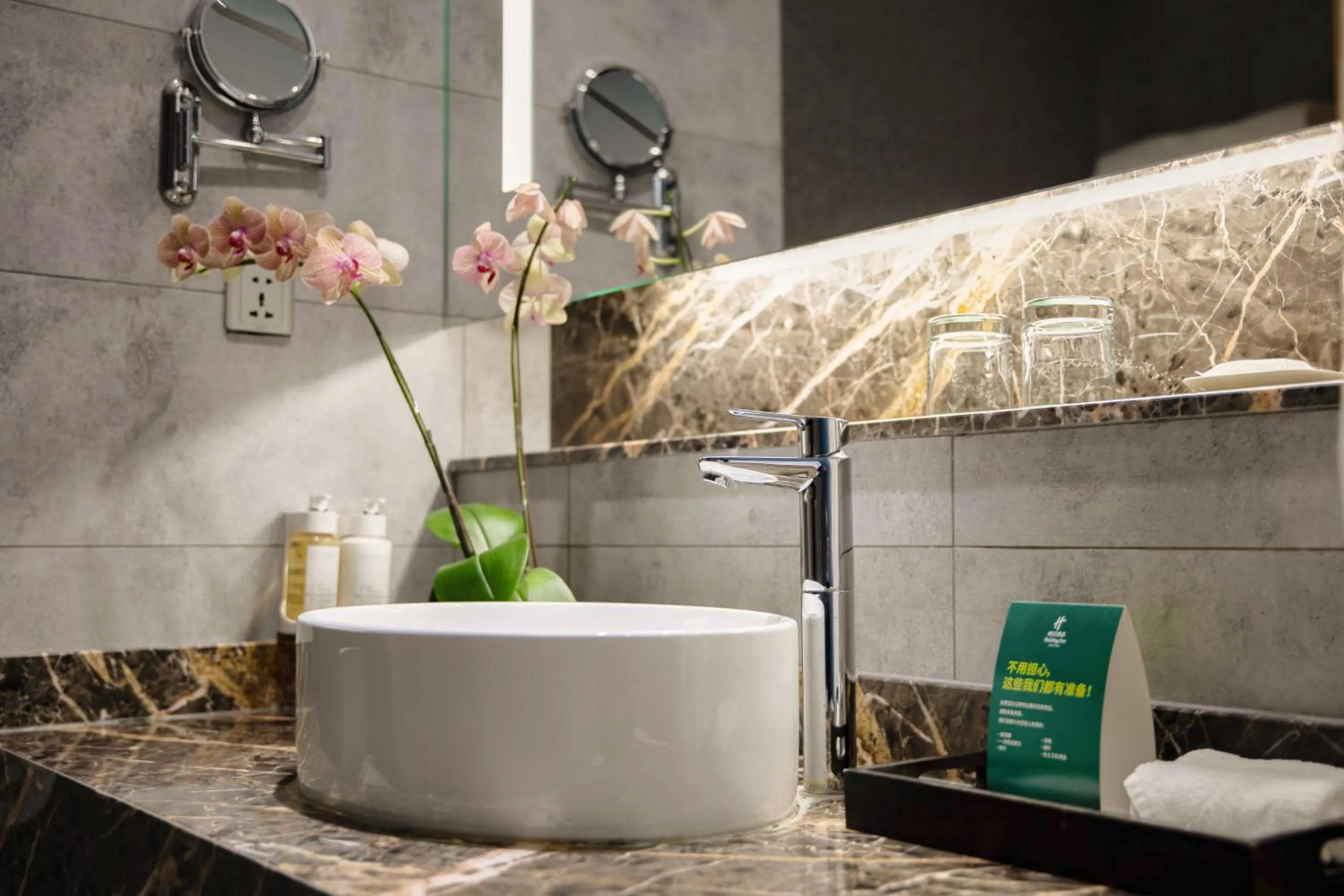 Photo of the whole room in Holiday Inn Shanghai Hongqiao West by IHG