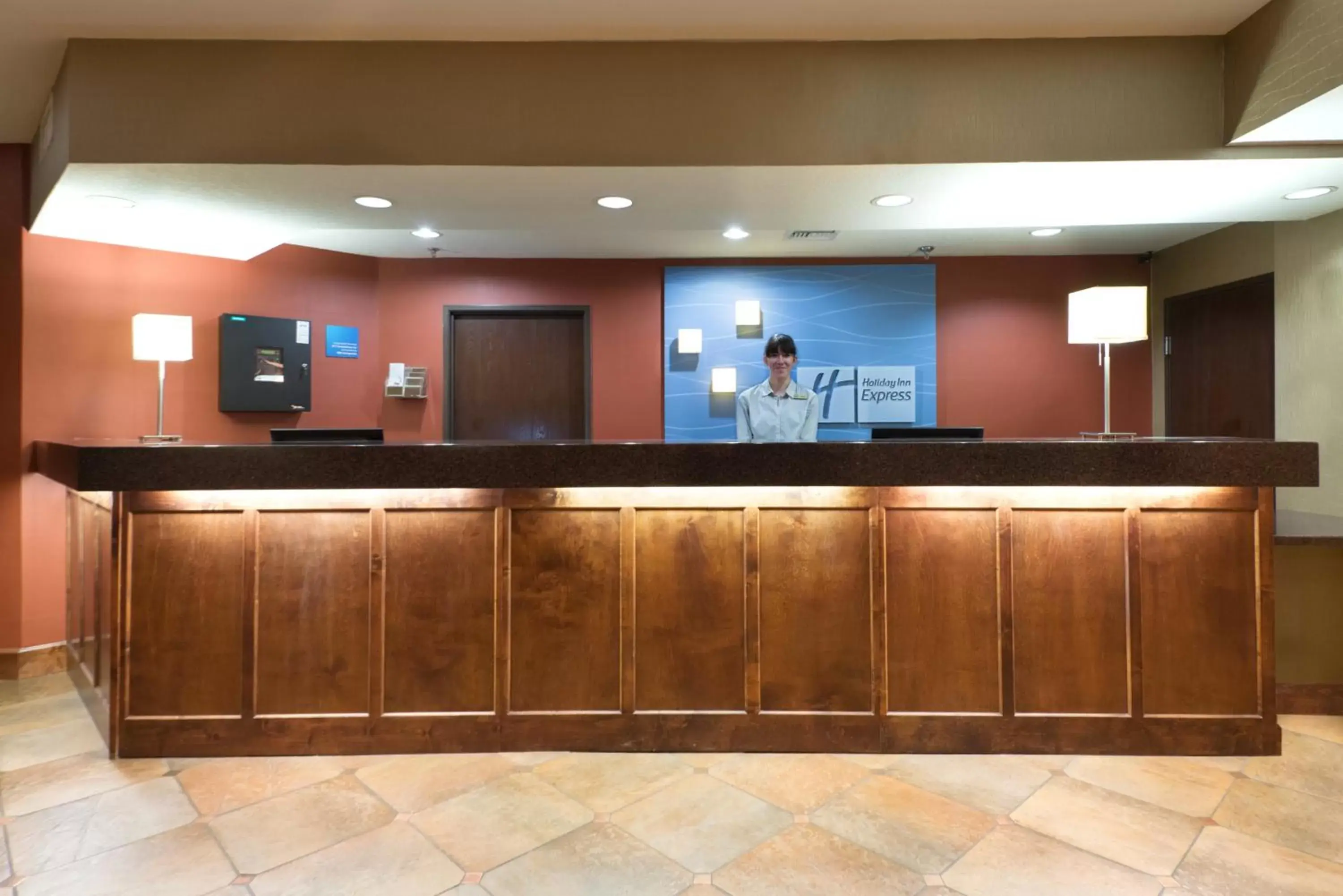 Property building, Lobby/Reception in Holiday Inn Express Show Low, an IHG Hotel