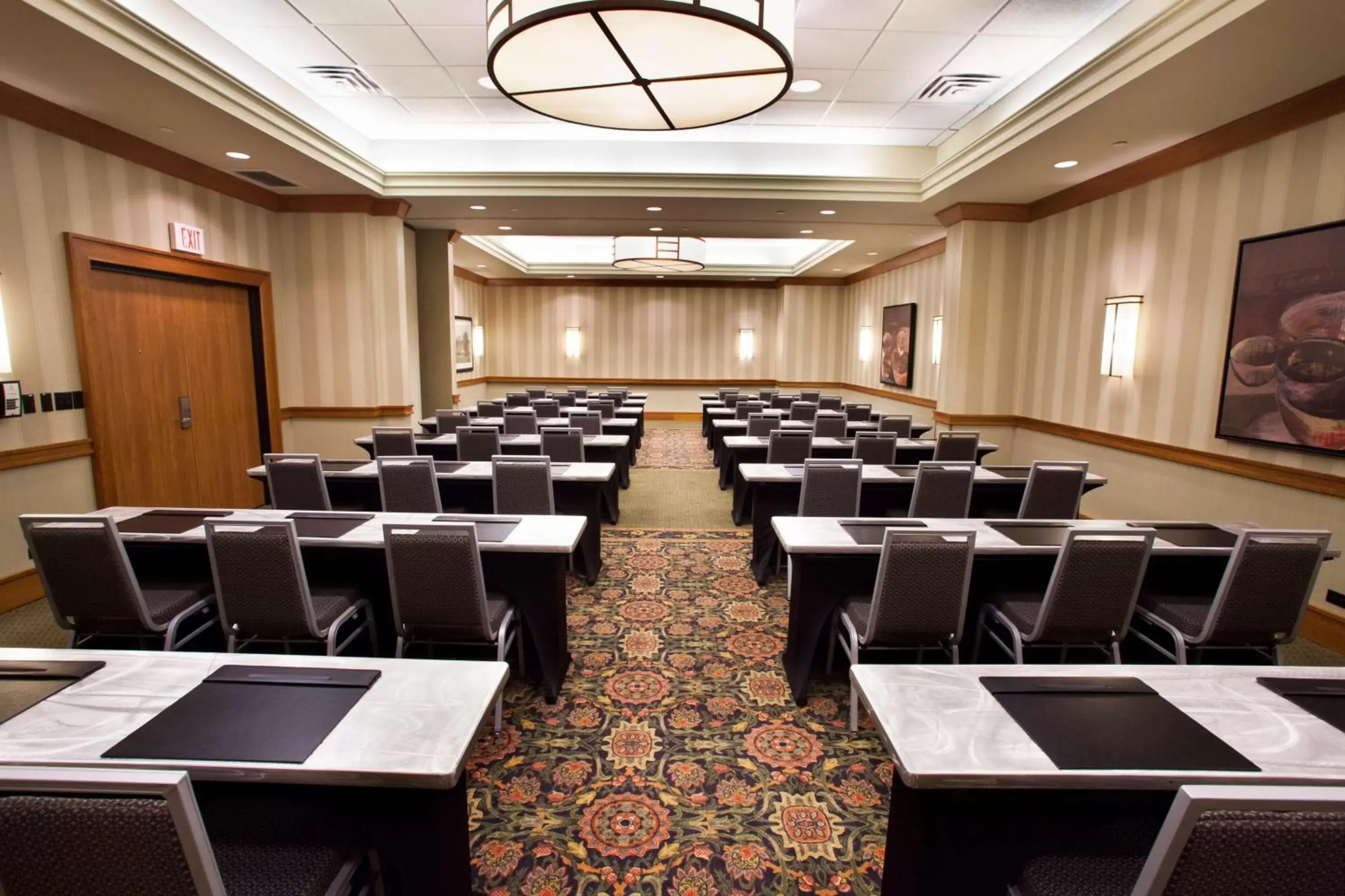 Meeting/conference room in Hilton Suites Chicago/Oakbrook Terrace