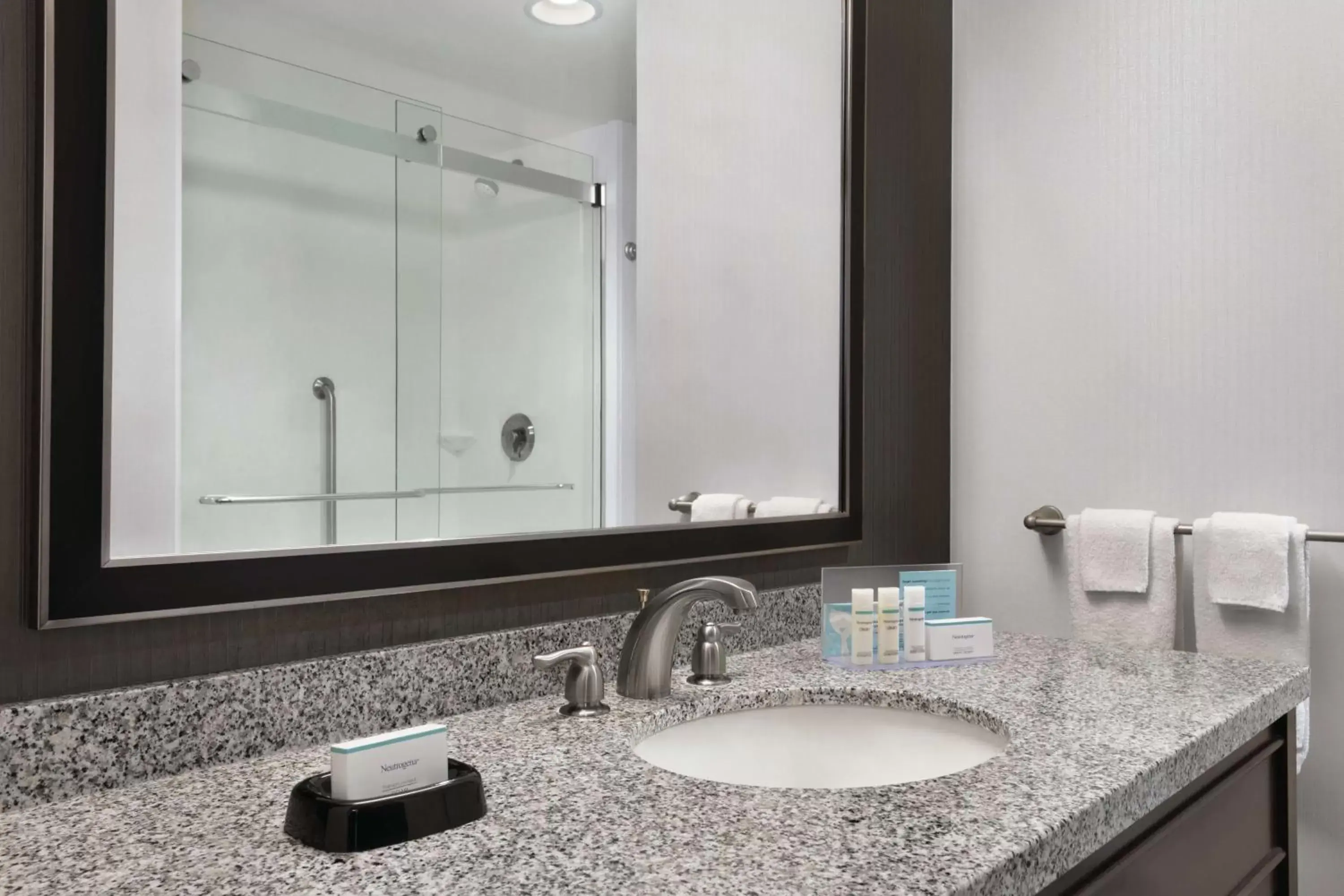 Bathroom in Hampton Inn & Suites Mishawaka/South Bend at Heritage Square Bathroom in Hampton Inn & Suites Mishawaka/South Bend at Heritage Square