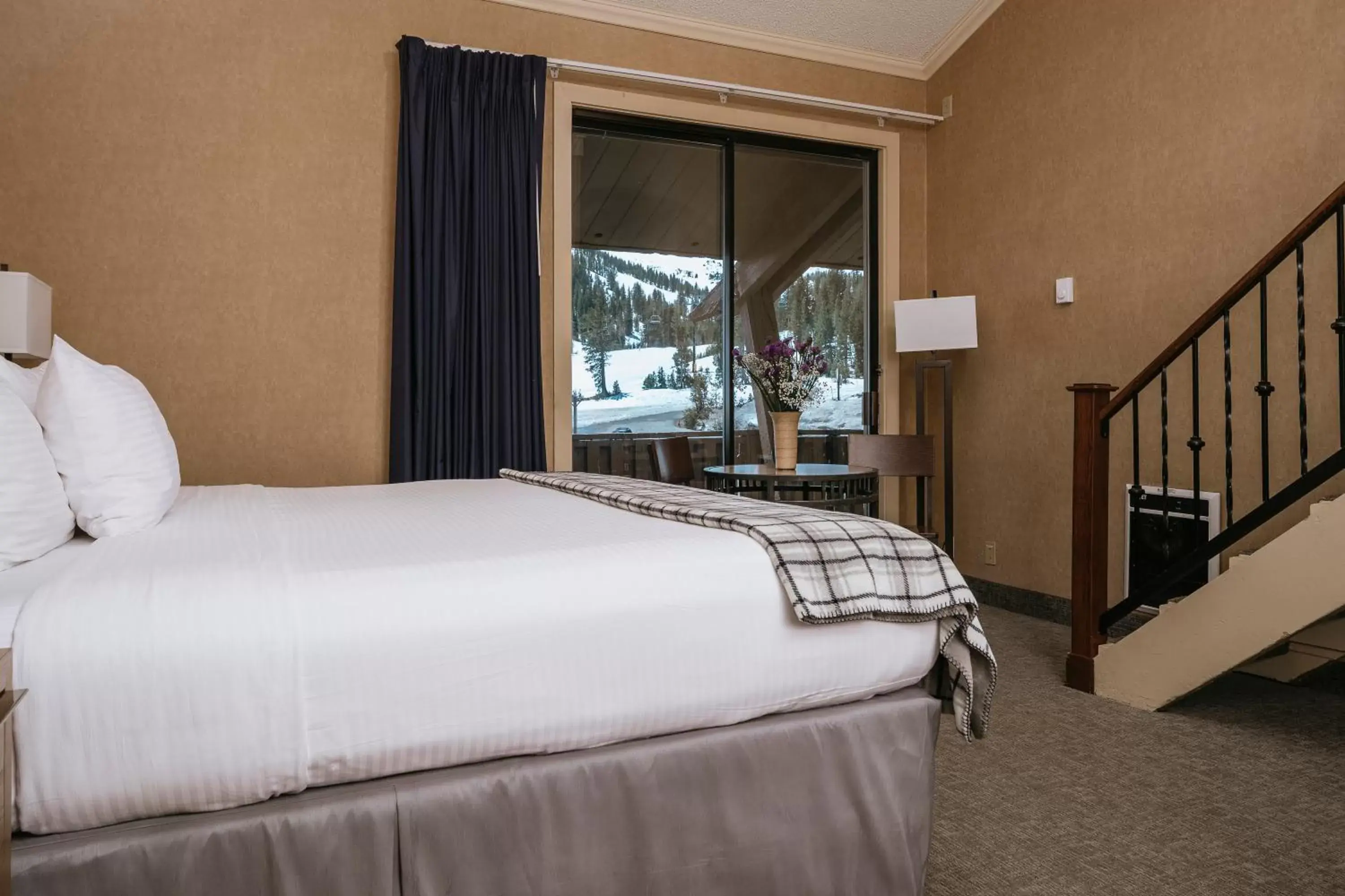 Bed in Mammoth Mountain Inn