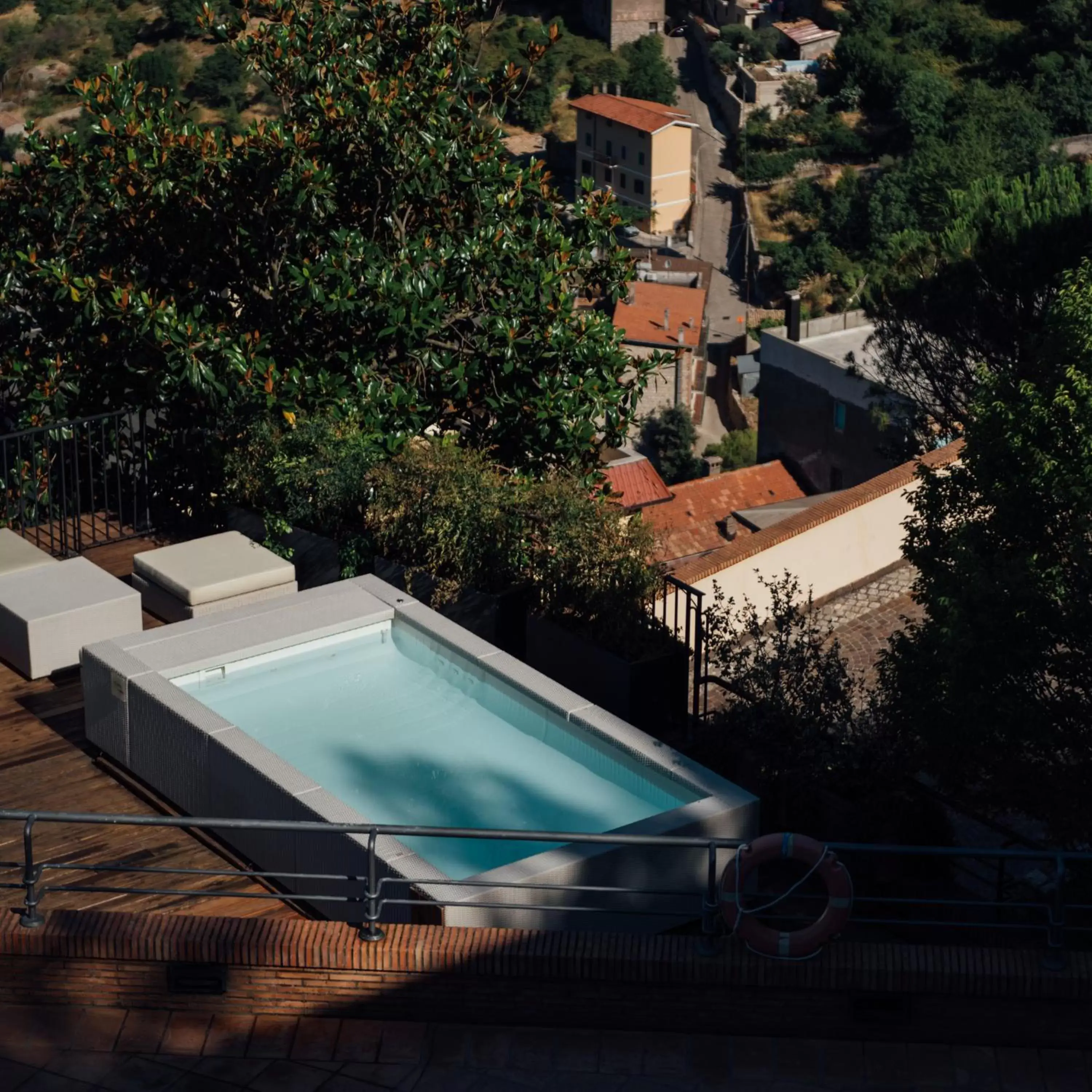 Hot Tub, Swimming Pool in Vytae Spa & Resort