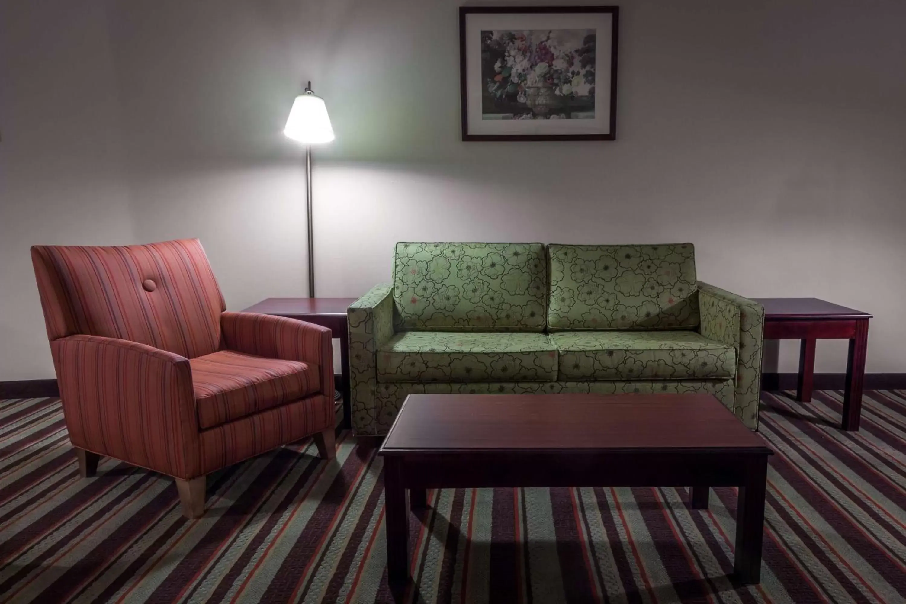 Living room, Seating Area in Hampton Inn Sturbridge