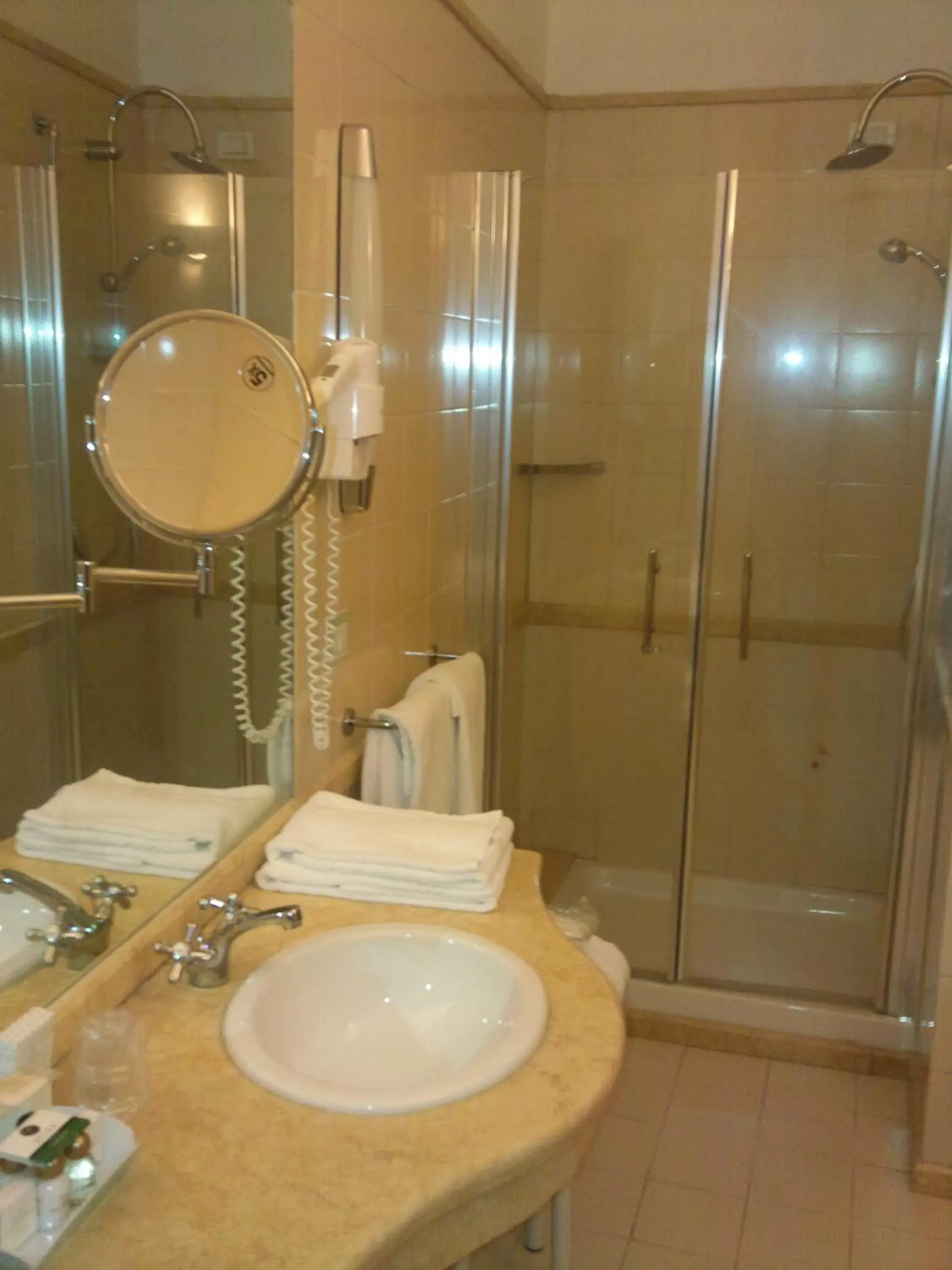 Bathroom in Hotel Due Colonne