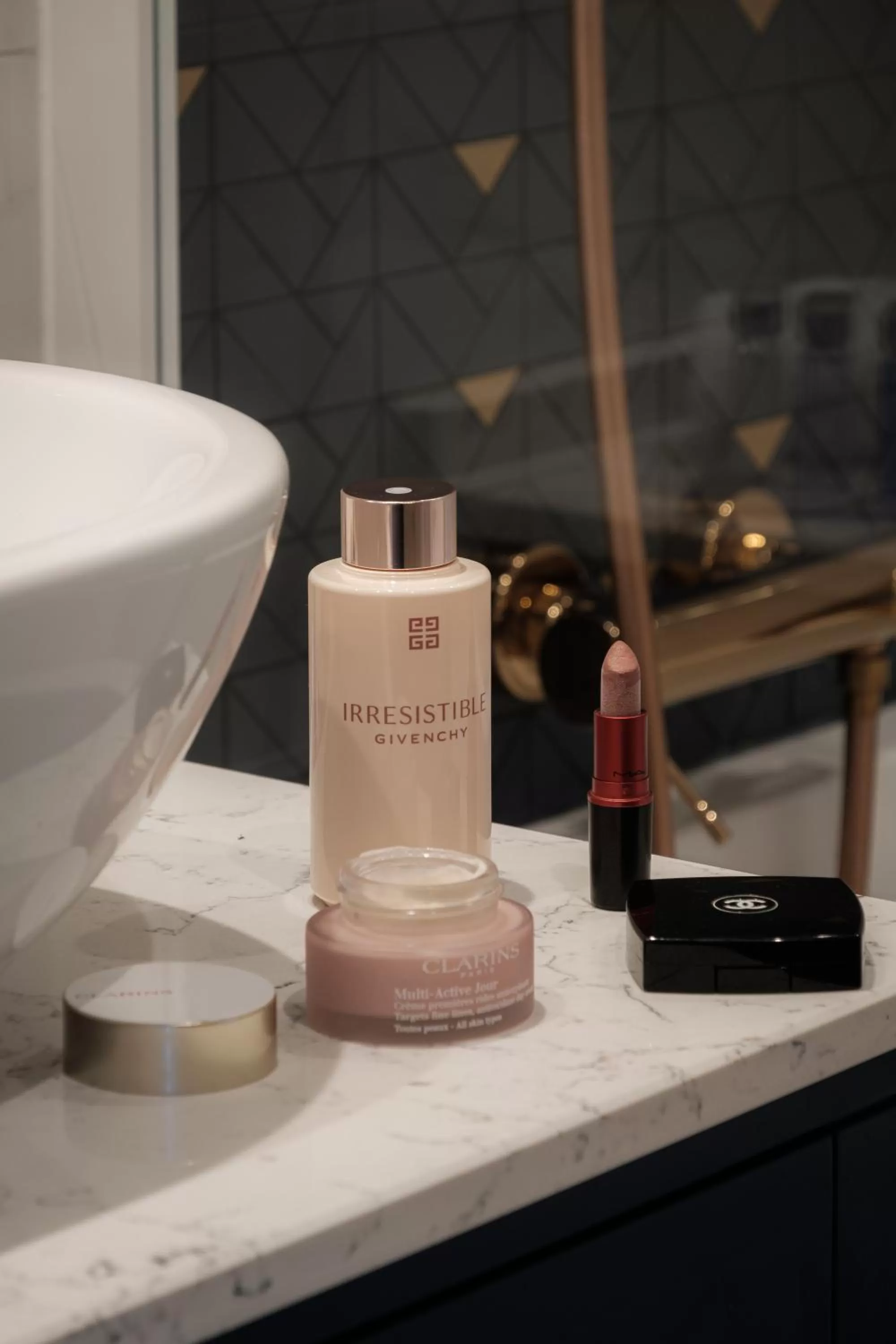 Bathroom in Hôtel Le Tourville by Inwood Hotels