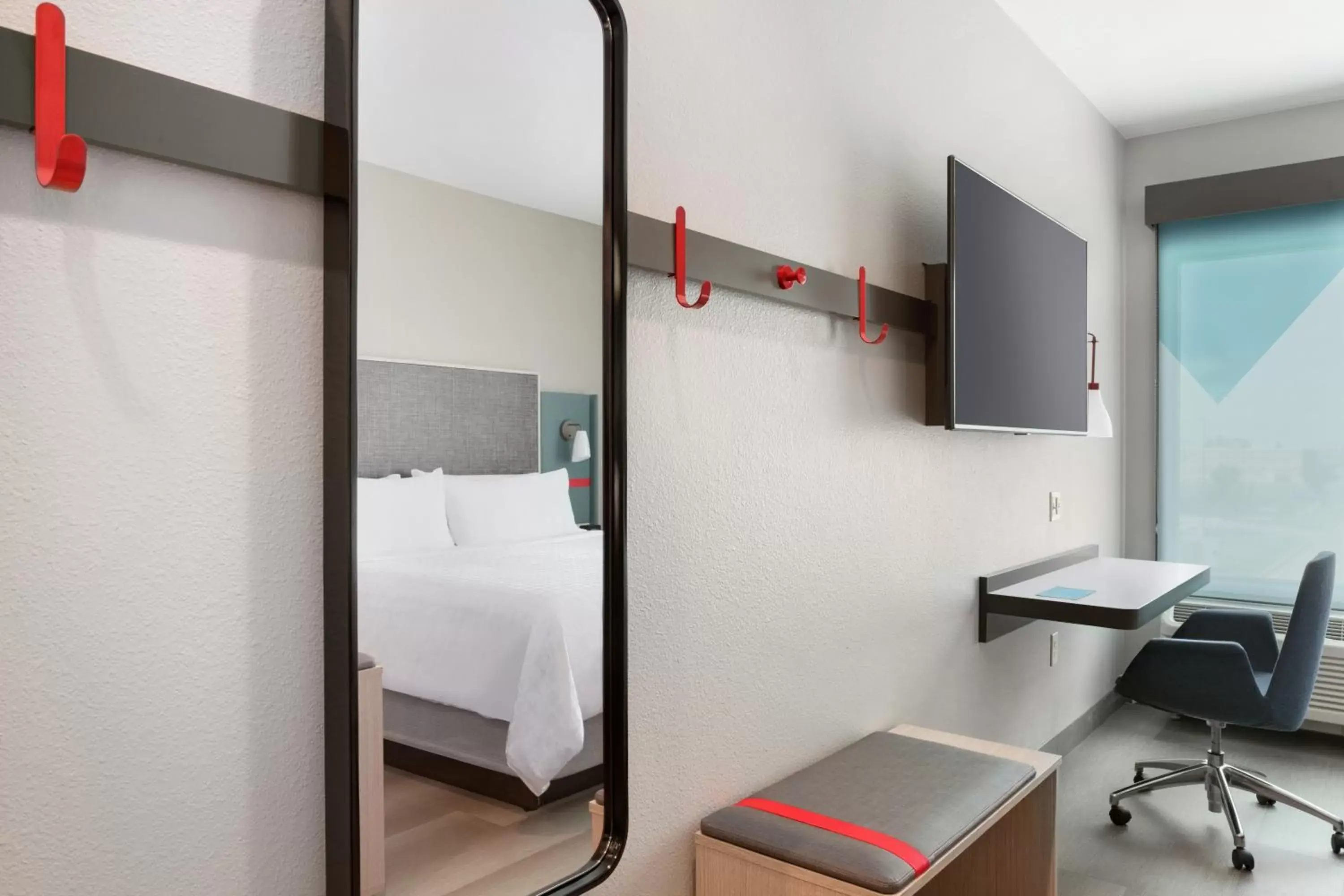 TV and multimedia, Bed in Avid hotels - Staunton, an IHG Hotel
