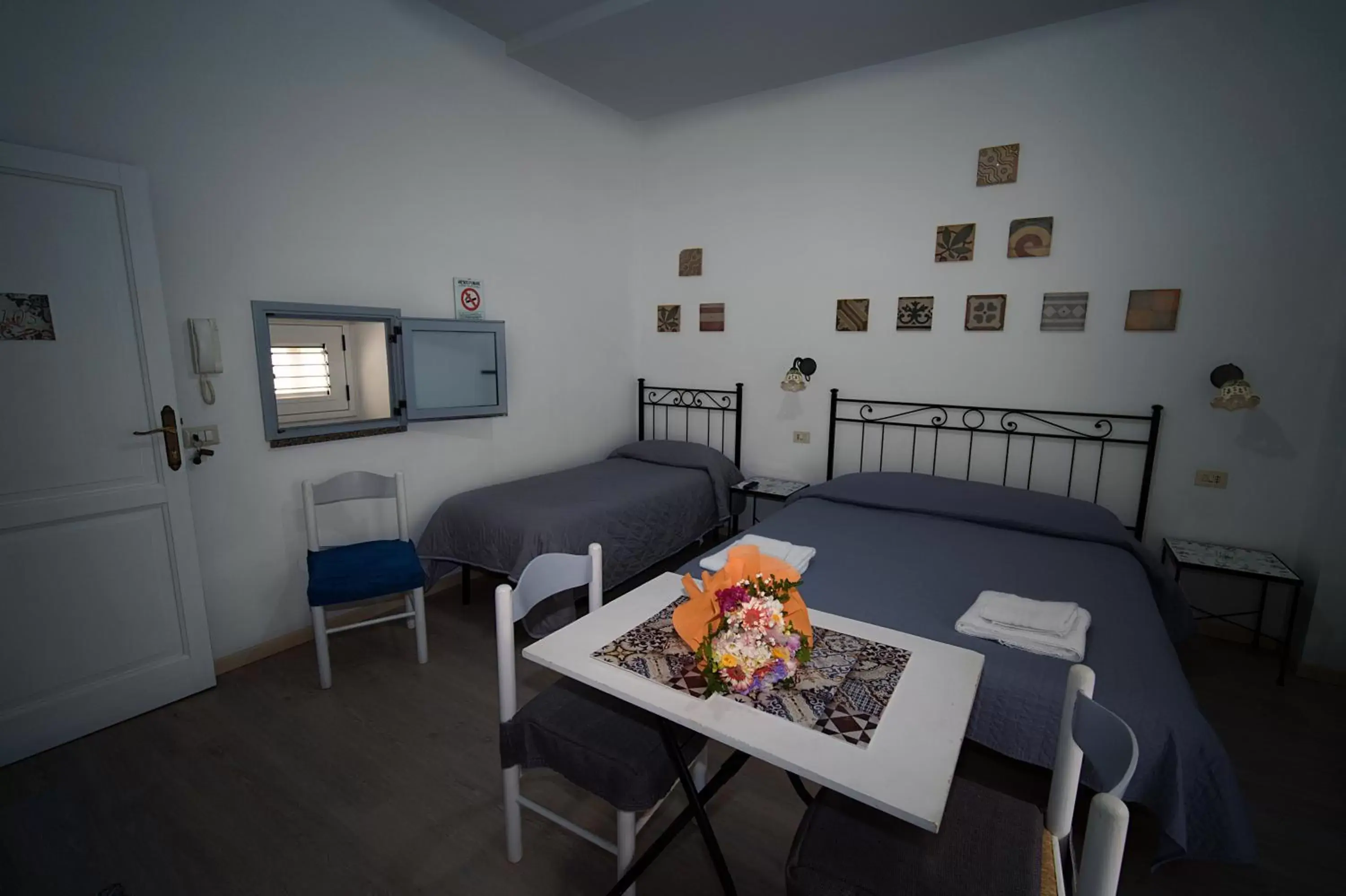 Bedroom, Dining Area in Lo Nardo Accommodation