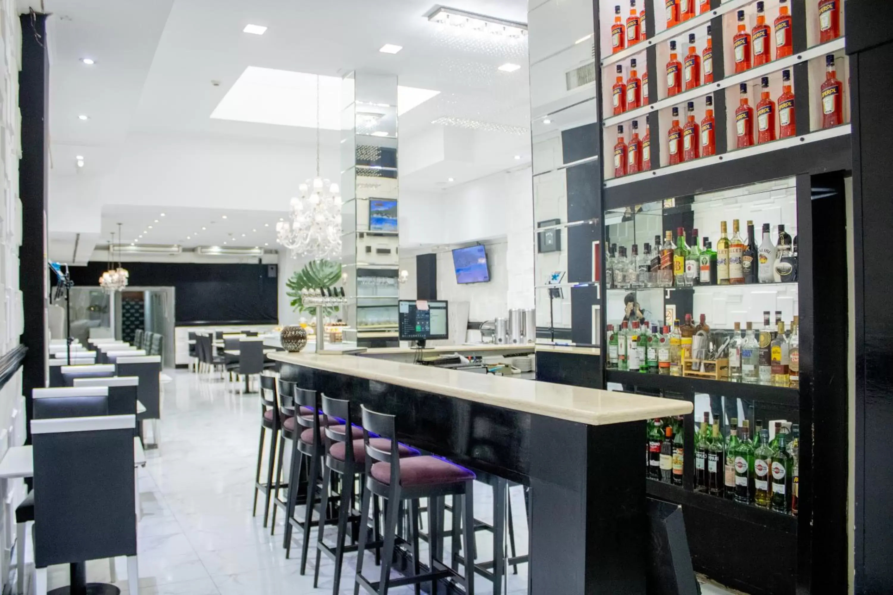 Restaurant/places to eat, Lounge/Bar in Ker Recoleta Hotel