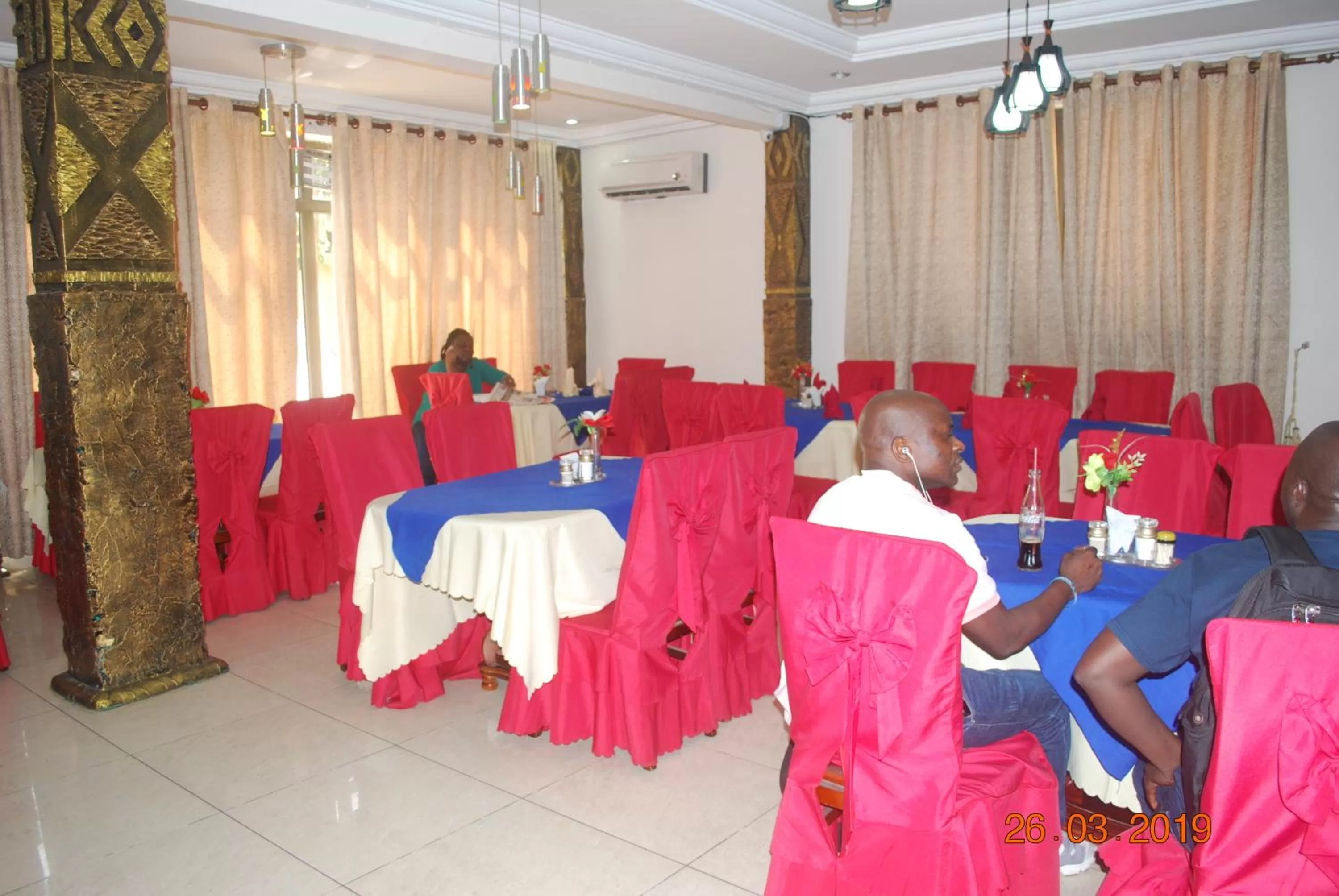 Restaurant/places to eat in Ampomaah Hotel