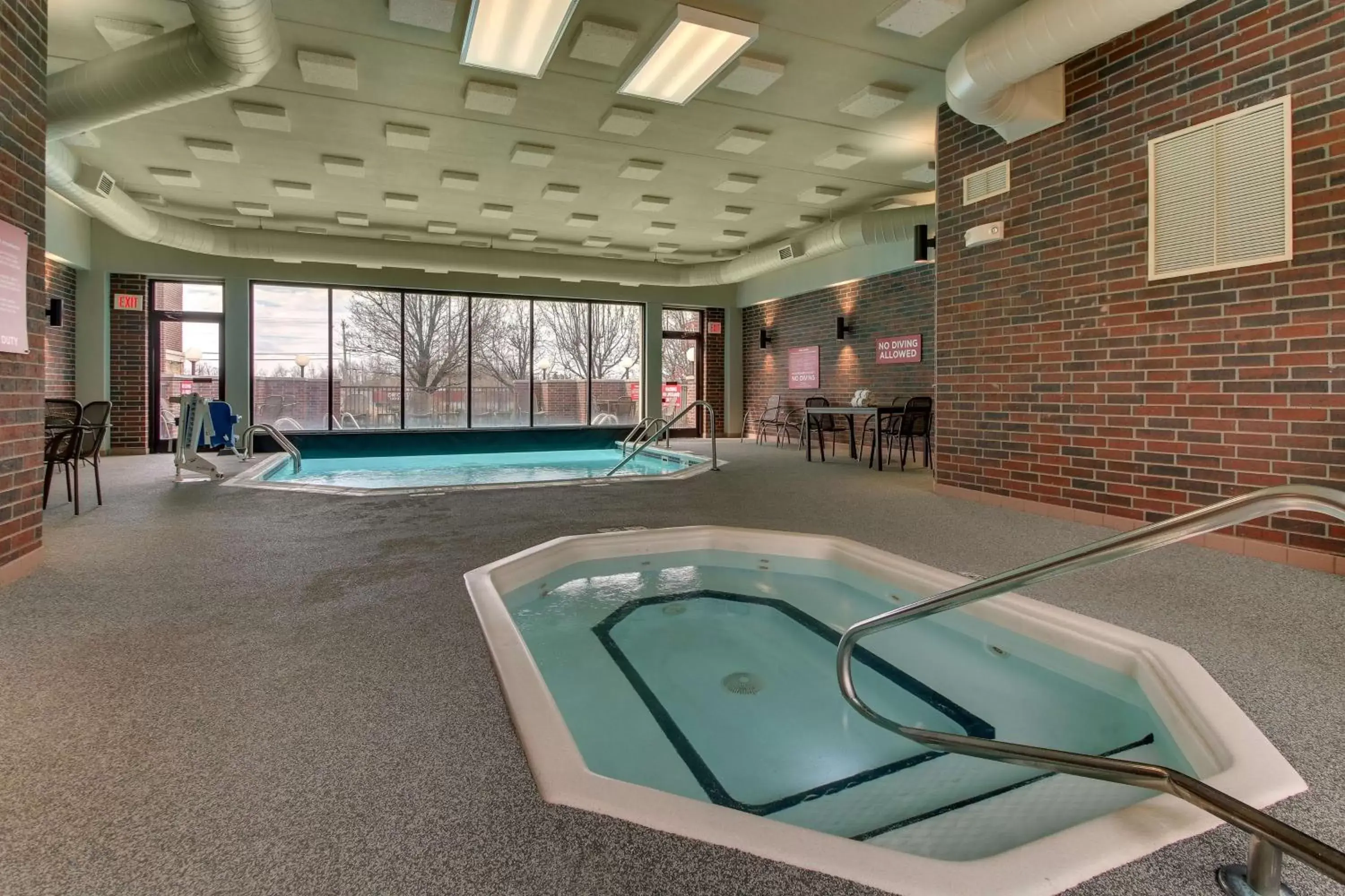 Activities, Swimming Pool in Drury Inn & Suites Poplar Bluff