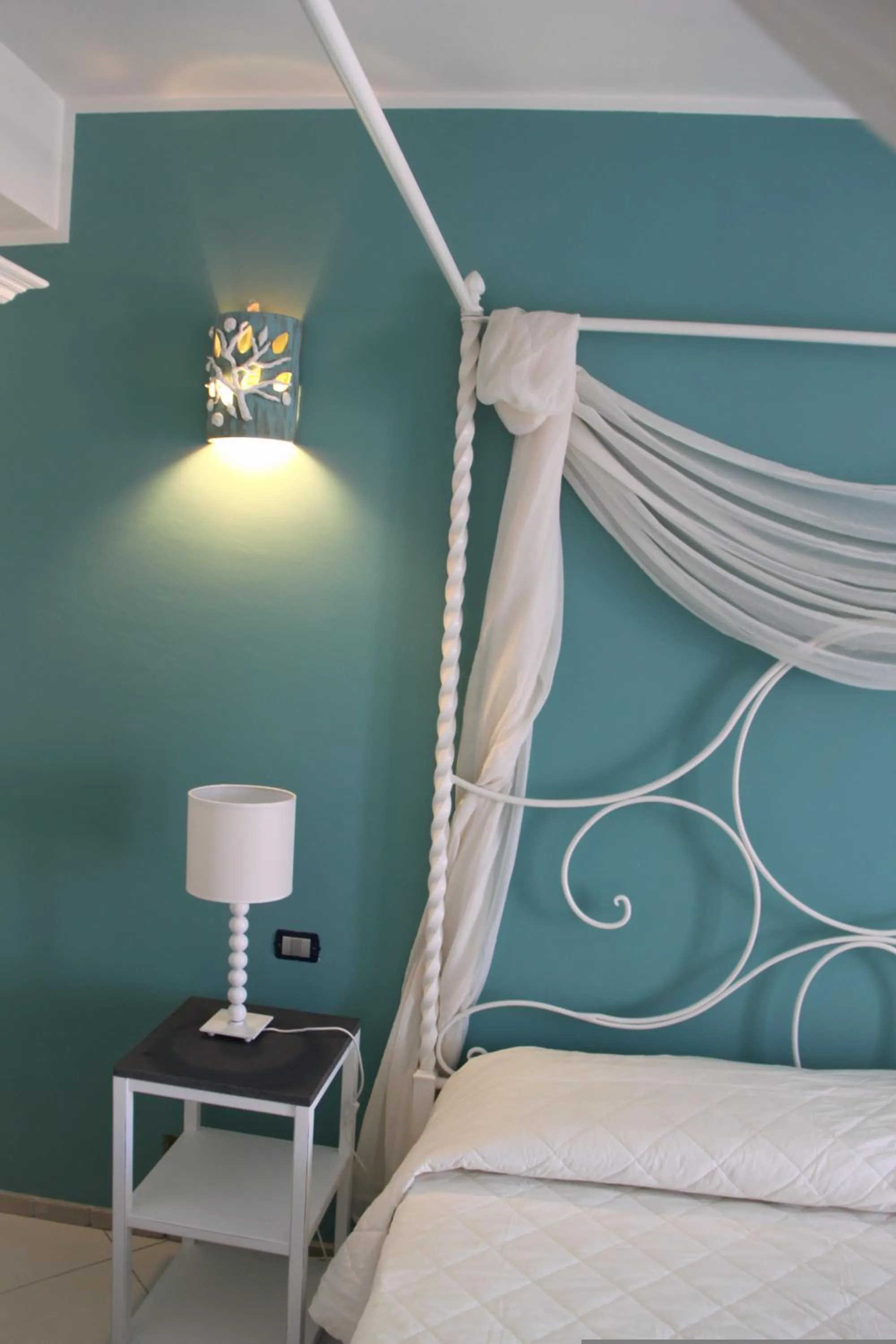 Photo of the whole room, Bed in Hotel Cutimare - Aeolian Charme