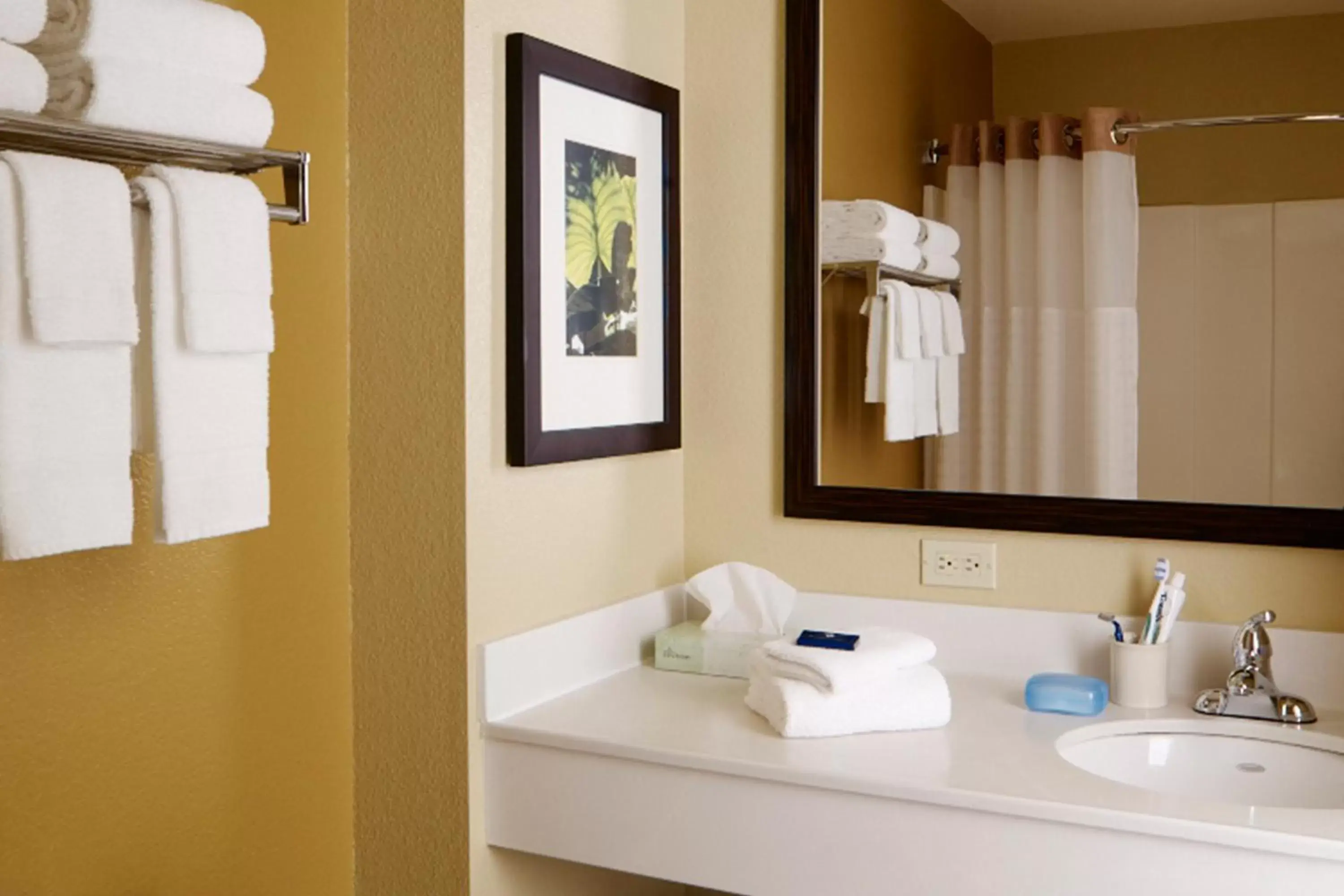 Bathroom in Extended Stay America Suites - Champaign - Urbana