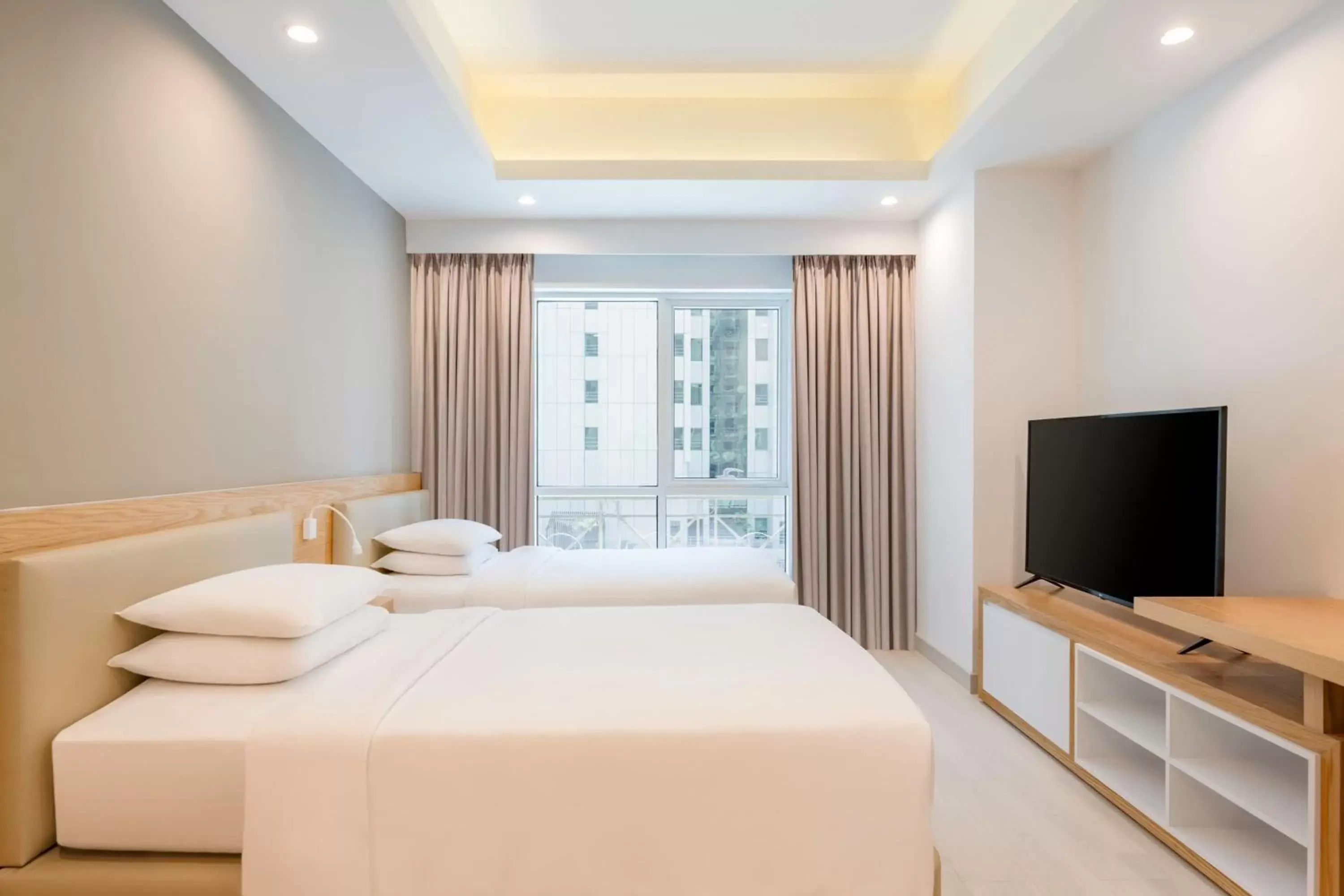 Bedroom, TV/Entertainment Center in Marriott Executive Apartments City Center Doha