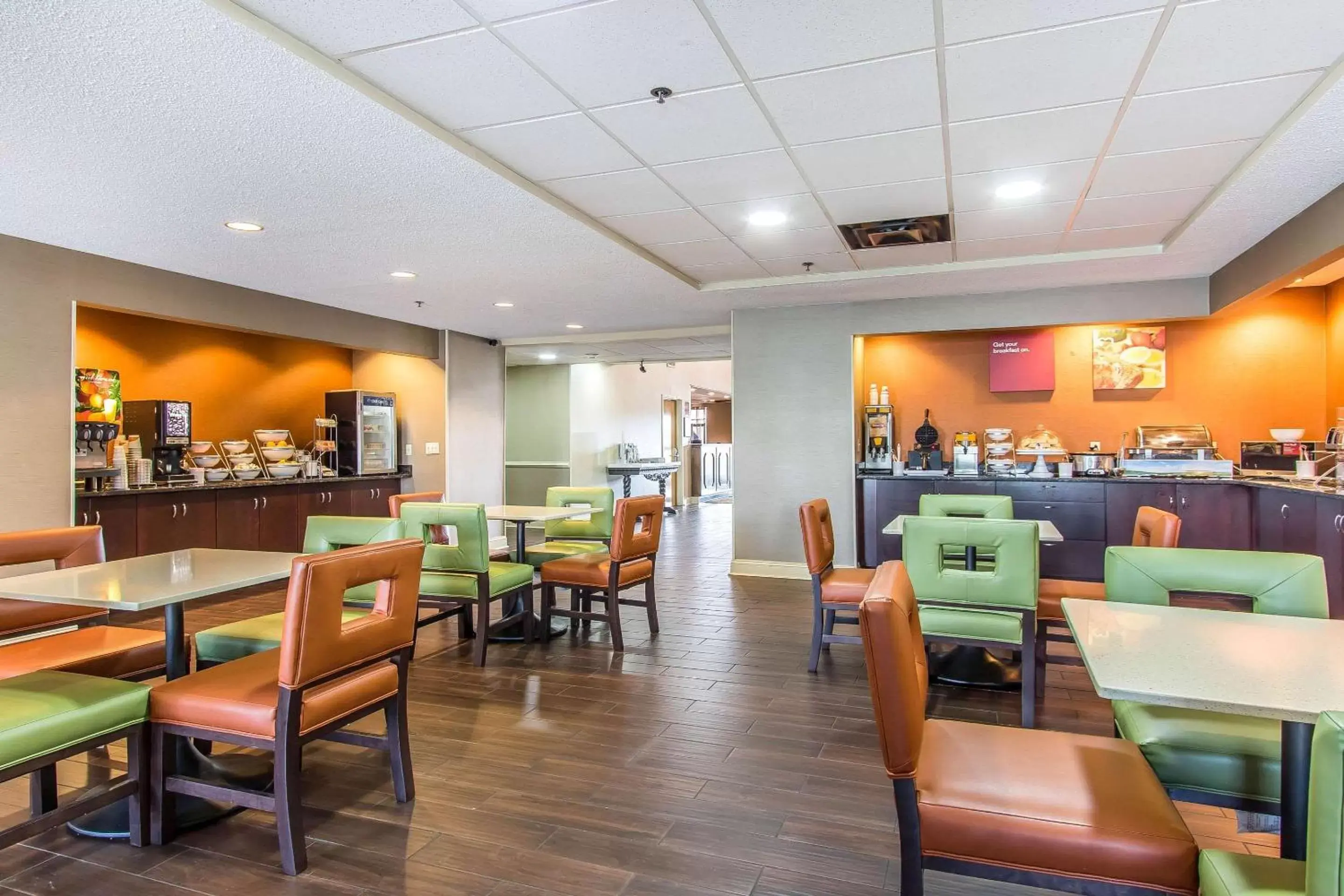 Restaurant/Places to Eat in Comfort Suites Richmond