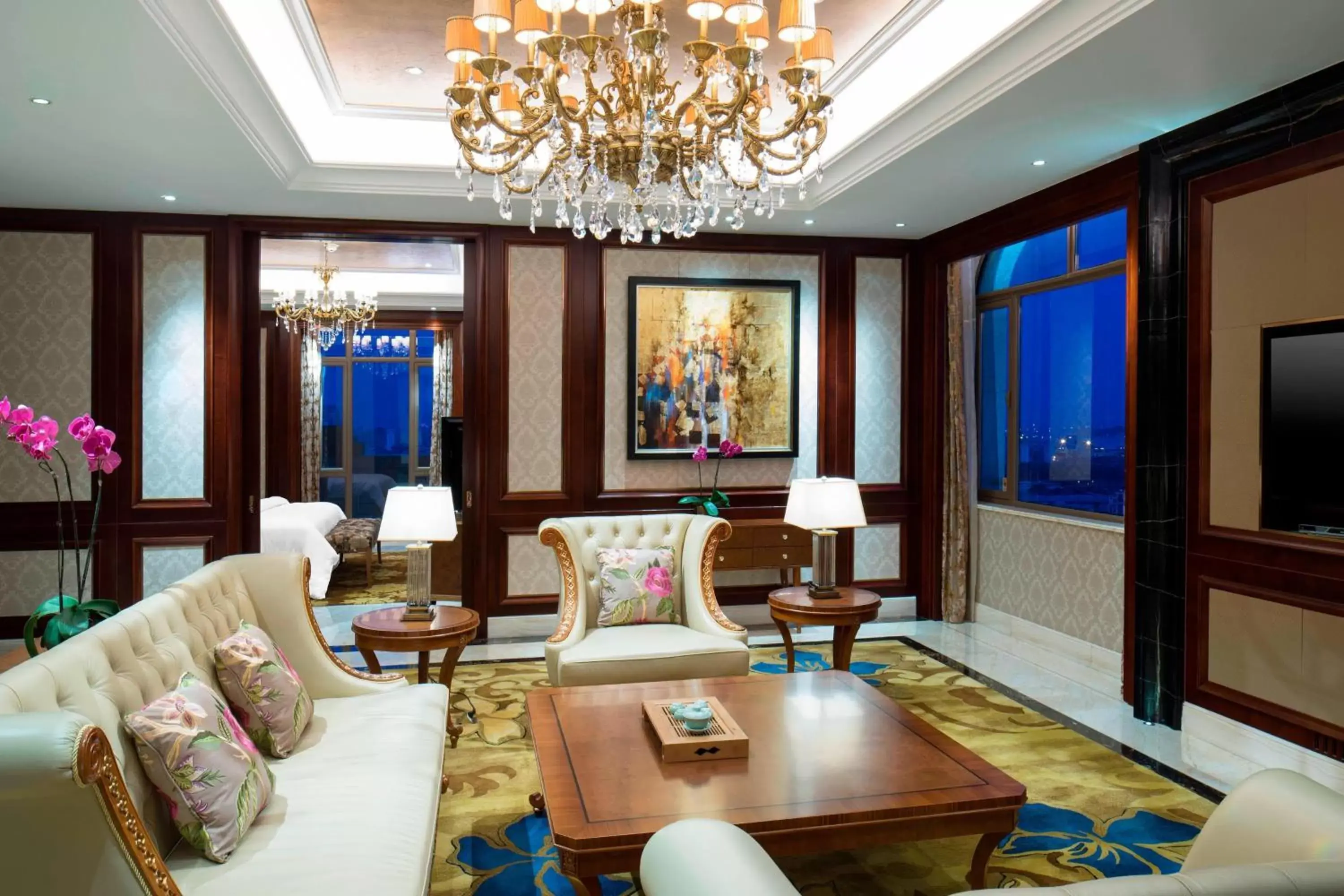 Photo of the whole room, Seating Area in Sheraton Shantou Hotel