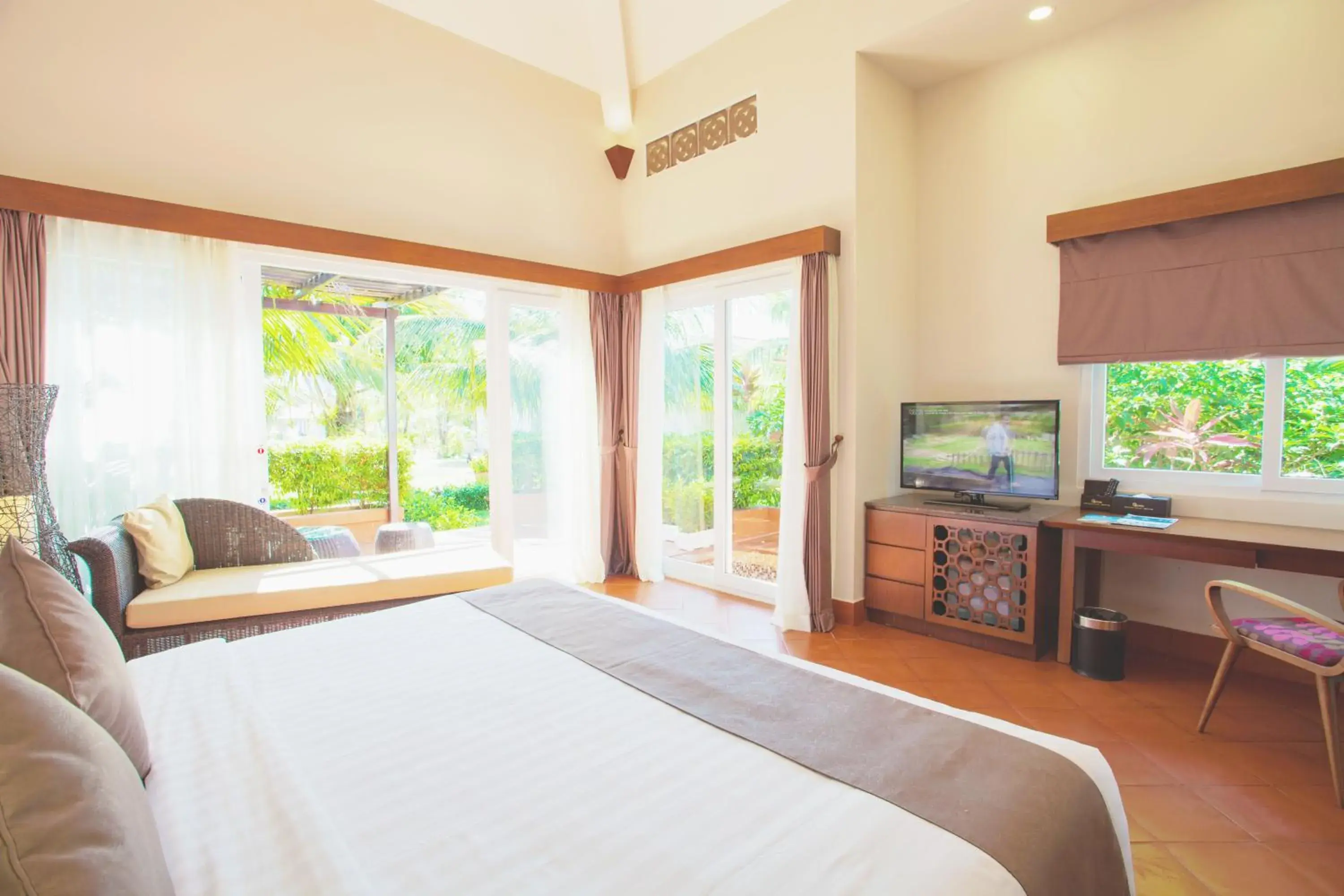 Bed in Mercury Phu Quoc Resort & Villas