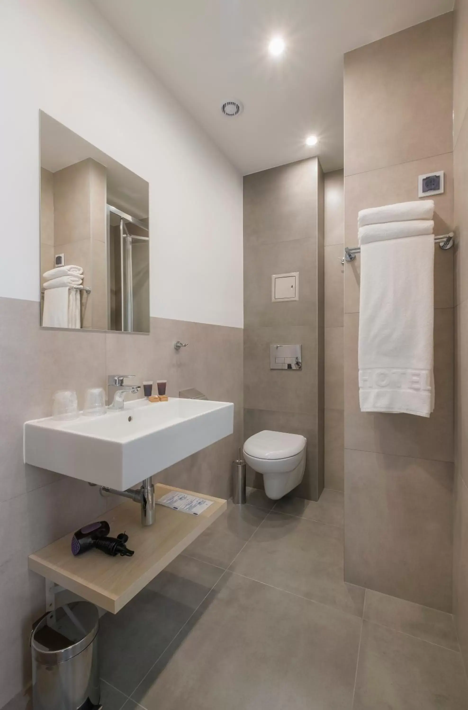 Bathroom in Hotel Reytan