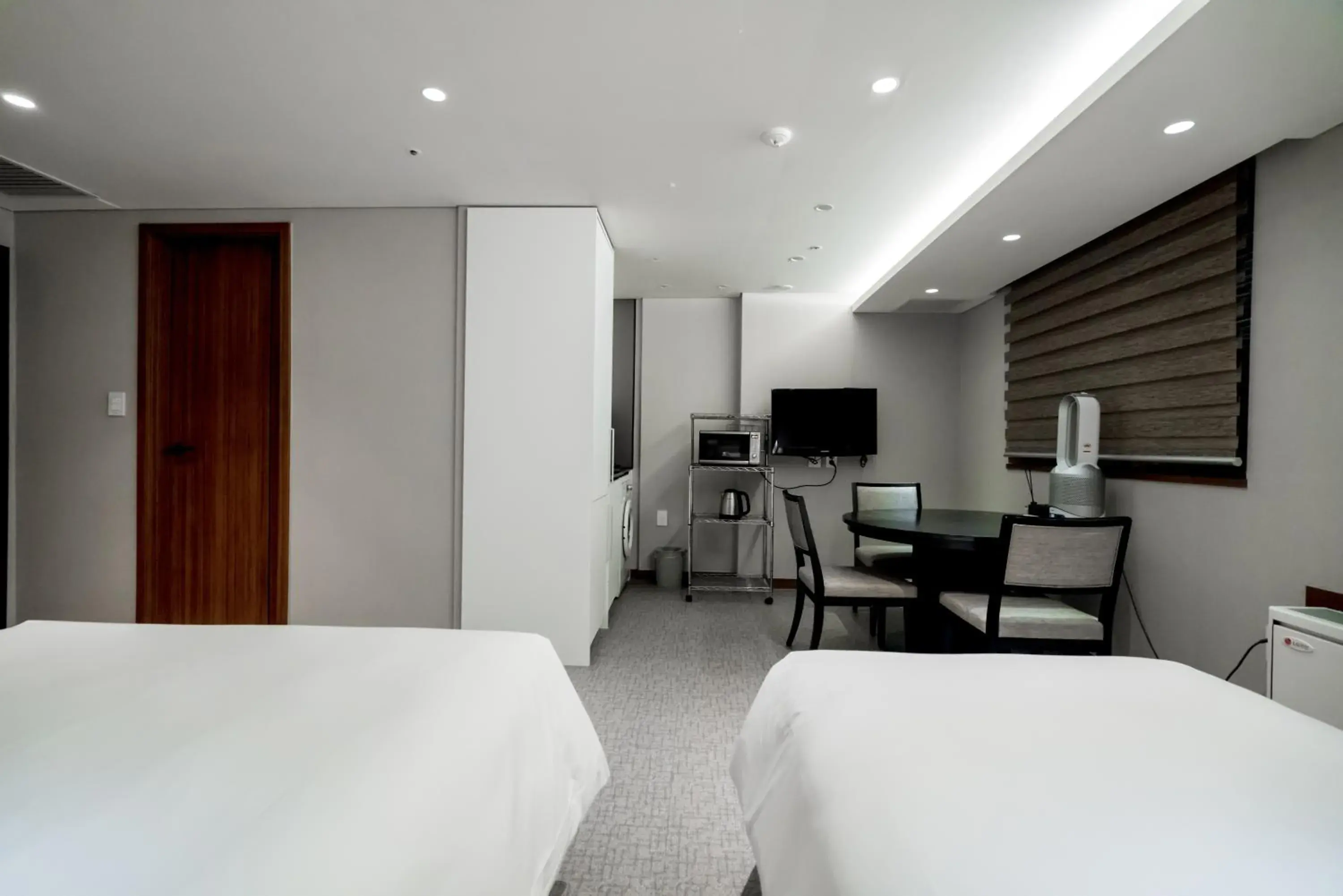 TV/Entertainment Center in Oriens Hotel & Residences Myeongdong