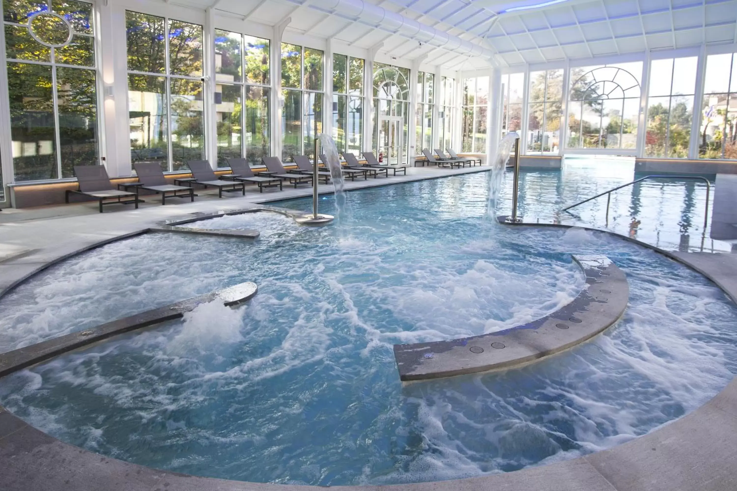 People, Swimming Pool in Grand Hotel des Iles Borromées & SPA