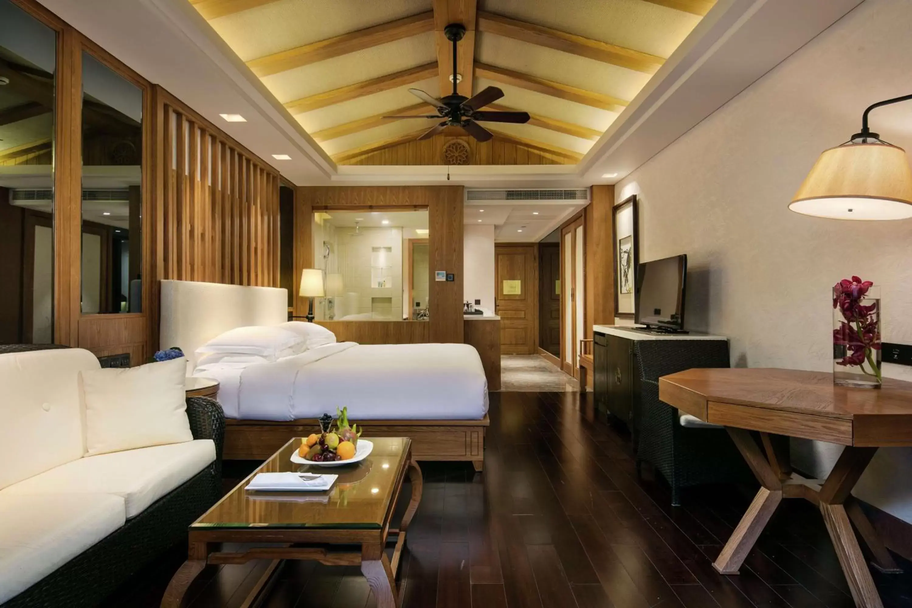 Bedroom, Seating Area in Hilton Sanqingshan Resort
