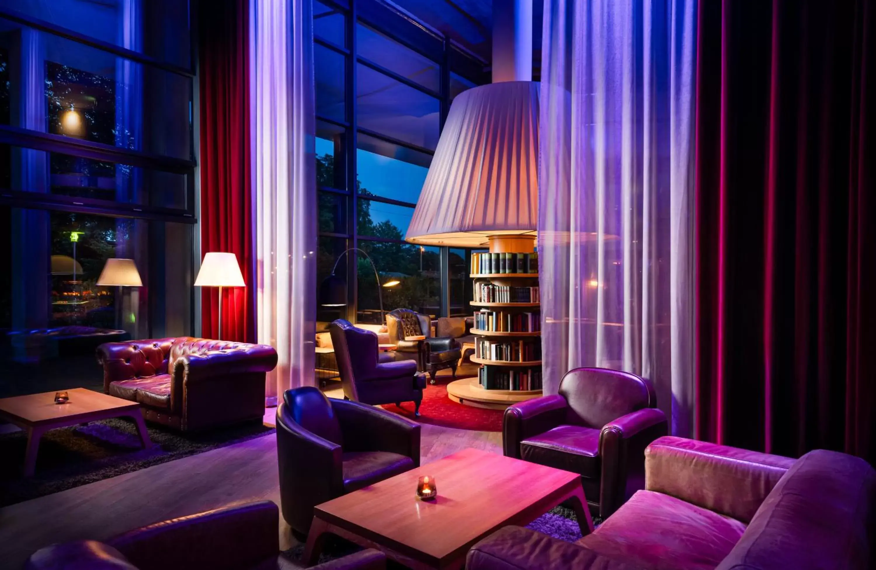 Lounge or bar in HOTEL BERLIN KÖPENICK by Leonardo Hotels