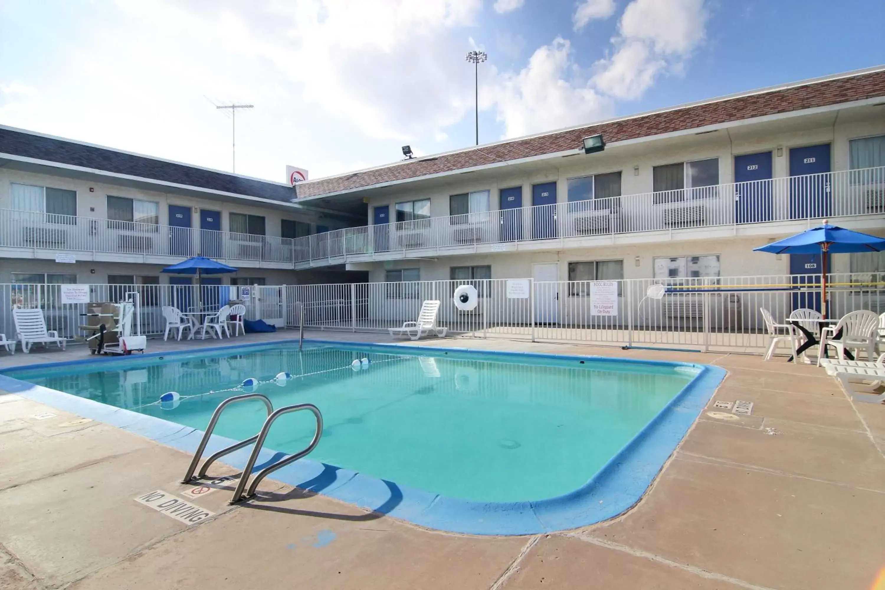 Facade/entrance, Swimming Pool in Motel 6-Odessa, TX