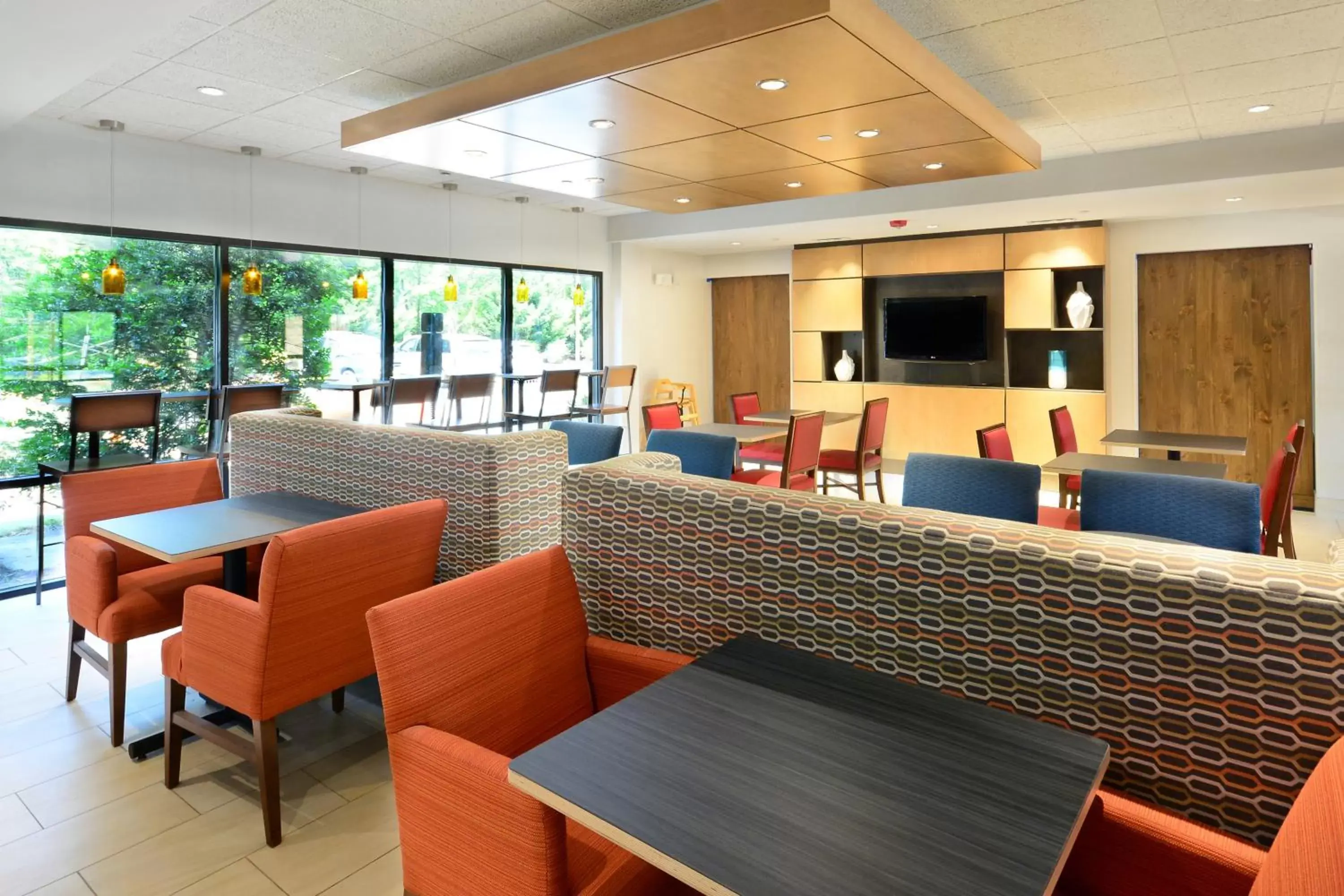 Breakfast, Restaurant/Places to Eat in Holiday Inn Express & Suites Raleigh Durham Airport at RTP, an IHG Hotel