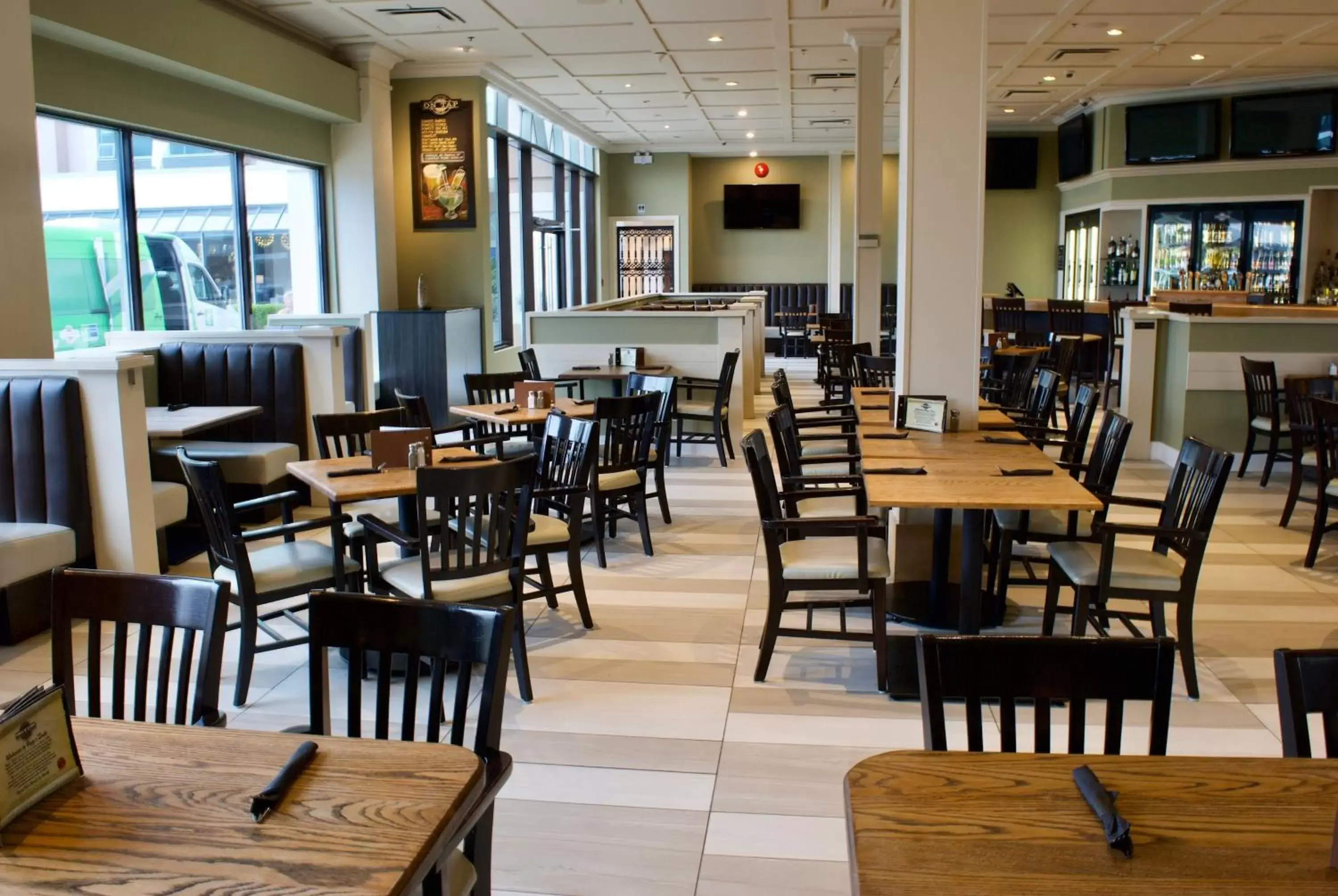 Restaurant/Places to Eat in Holiday Inn Vancouver Airport Richmond, an IHG Hotel