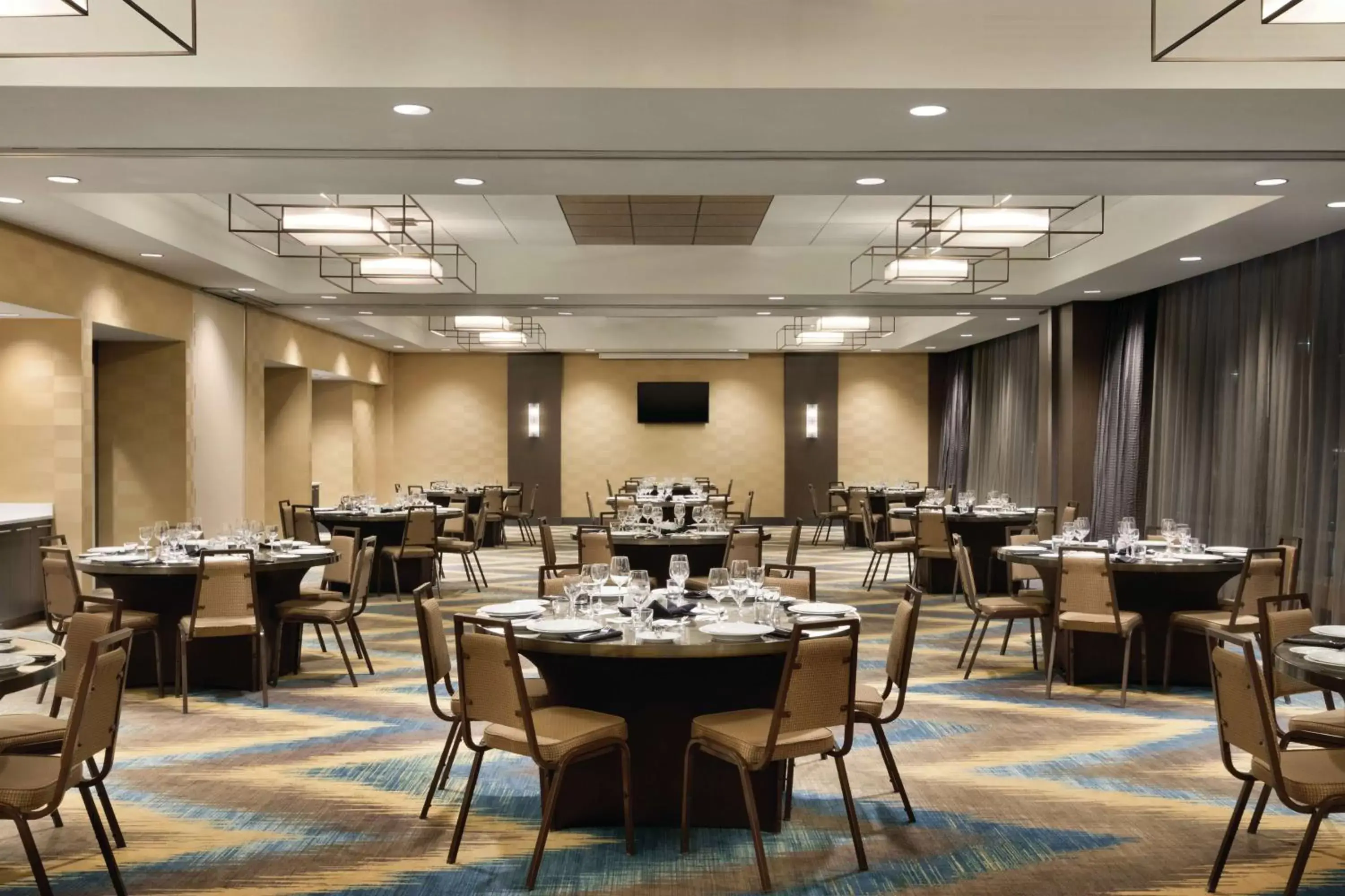 Meeting/conference room, Restaurant/Places to Eat in Hilton Garden Inn Calgary Downtown