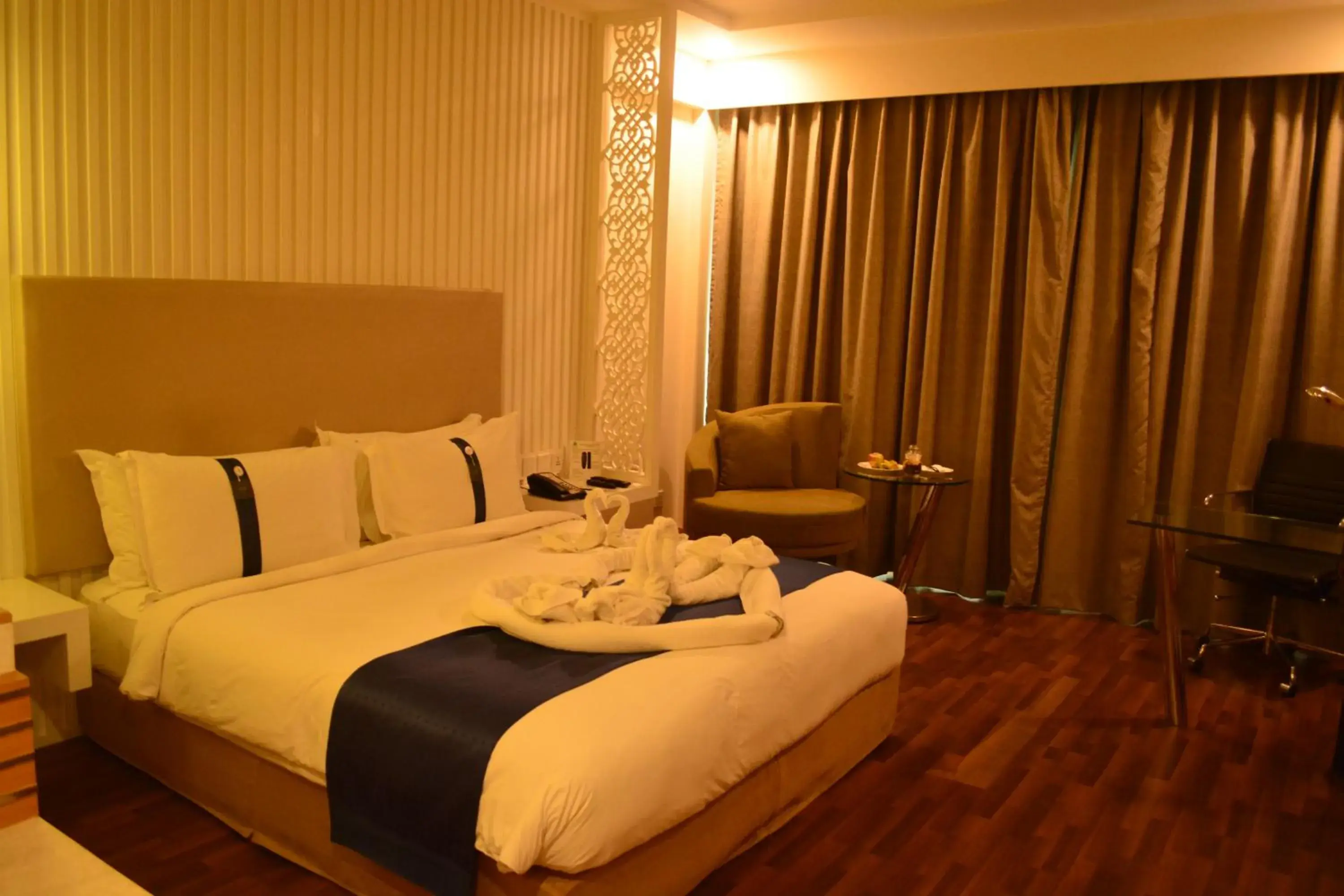 Bed, Room Photo in Holiday Inn Amritsar Ranjit Avenue, an IHG Hotel