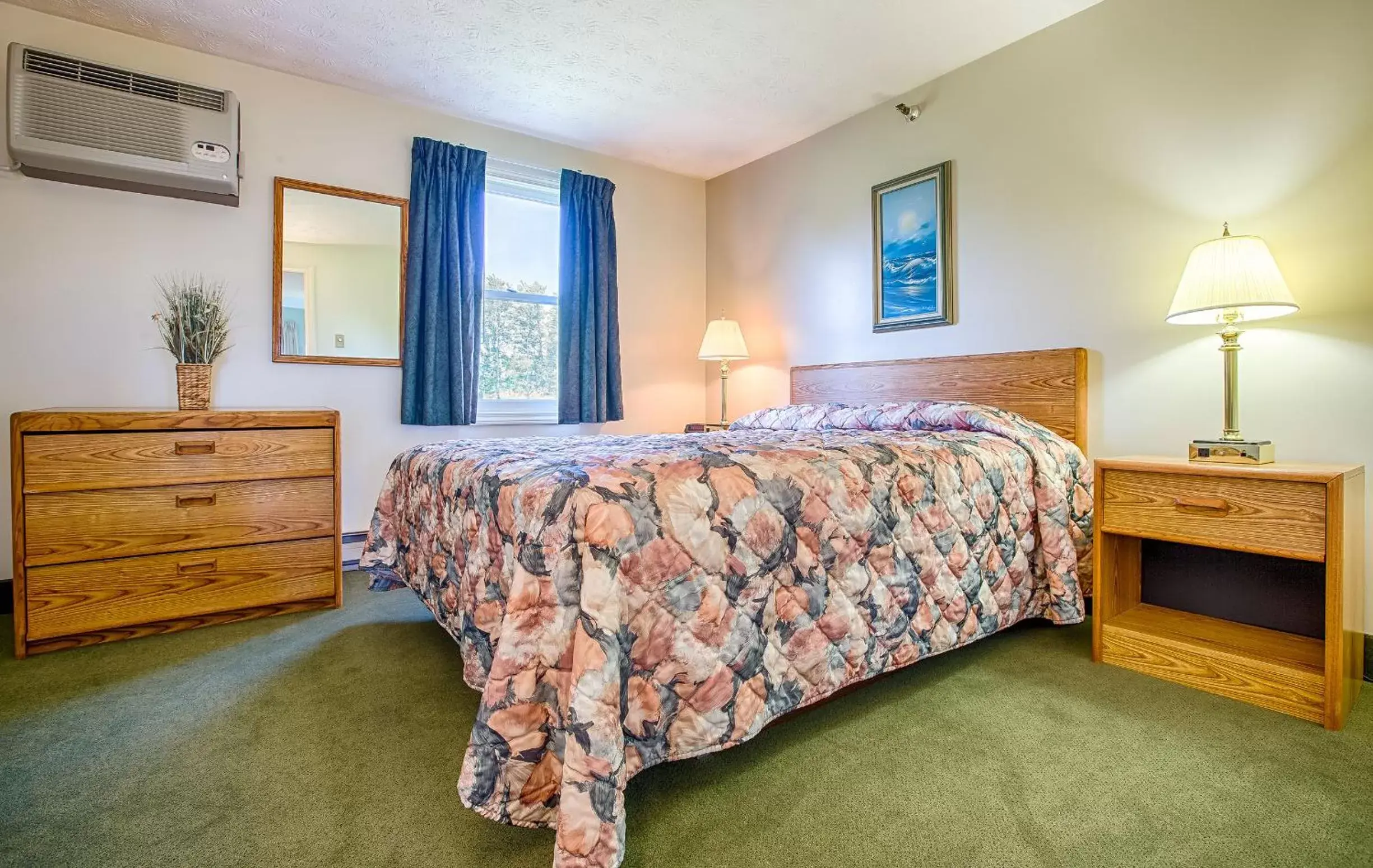 Bedroom, Bed in Misty Harbor Resort