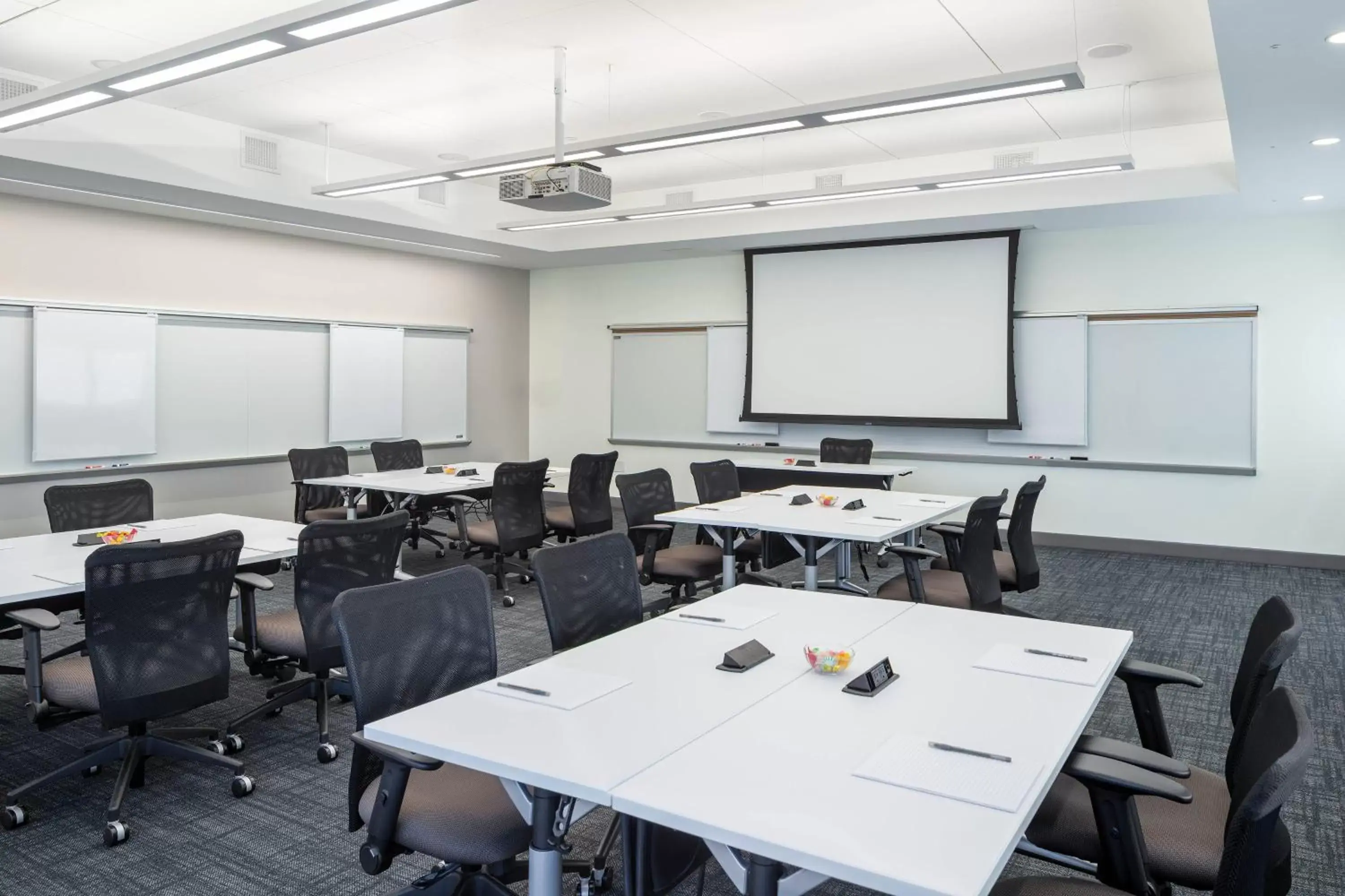 Meeting/conference room in Four Points by Sheraton Norwood Conference Center