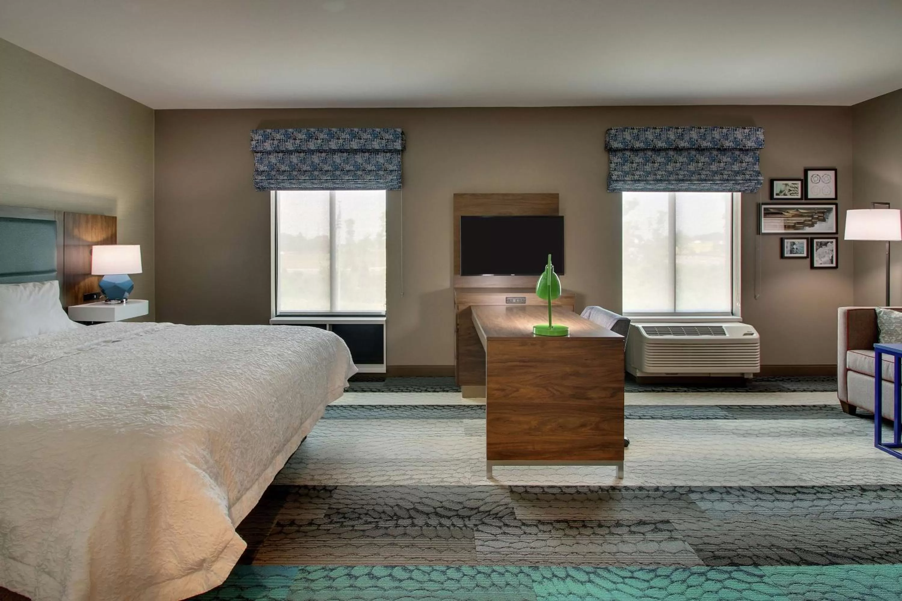 Bedroom, Bed in Hampton Inn & Suites By Hilton Southport